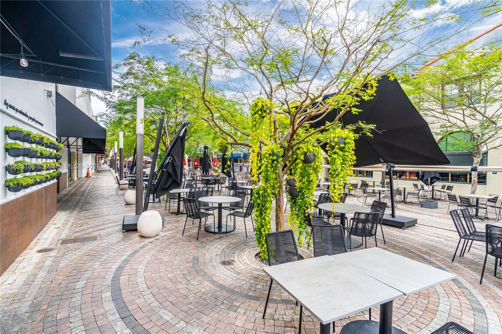 N Giralda, Coral Gables, Florida 33134, ,Businessopportunity,For Sale, N Giralda,A11522185