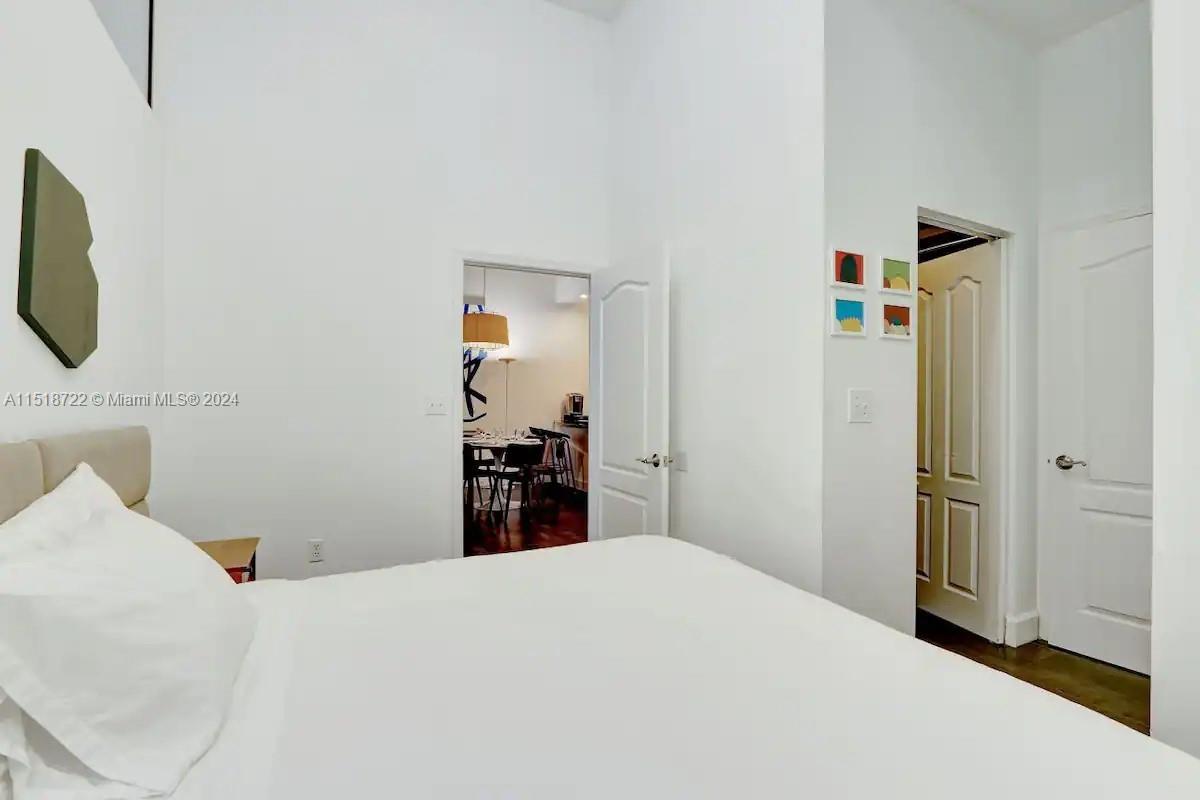 1200 Brickell Bay Dr 1404, Miami, Florida 33131, 2 Bedrooms Bedrooms, ,1 BathroomBathrooms,Residential,For Sale,1200 Brickell Bay Dr 1404,A11518722