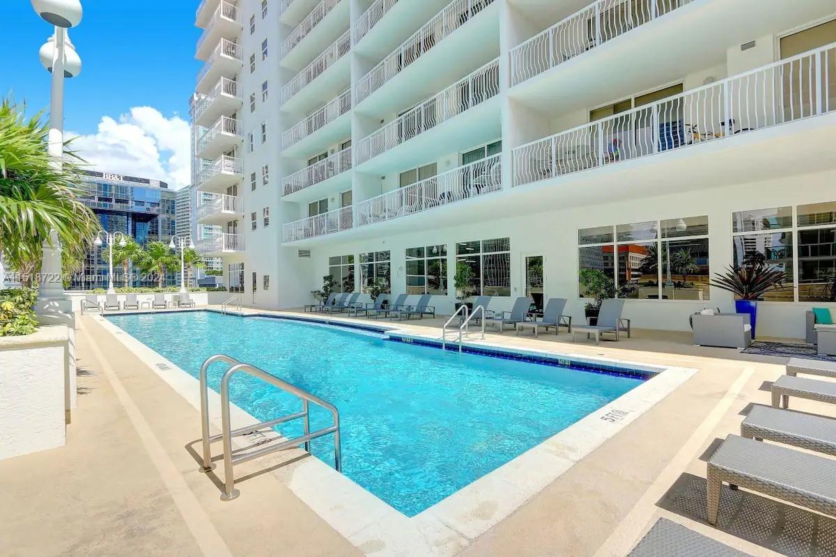 1200 Brickell Bay Dr 1404, Miami, Florida 33131, 2 Bedrooms Bedrooms, ,1 BathroomBathrooms,Residential,For Sale,1200 Brickell Bay Dr 1404,A11518722