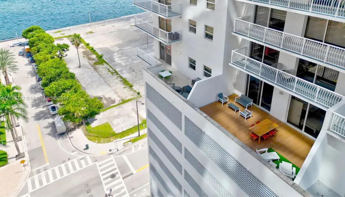 1200 Brickell Bay Dr 1404, Miami, Florida 33131, 2 Bedrooms Bedrooms, ,1 BathroomBathrooms,Residential,For Sale,1200 Brickell Bay Dr 1404,A11518722