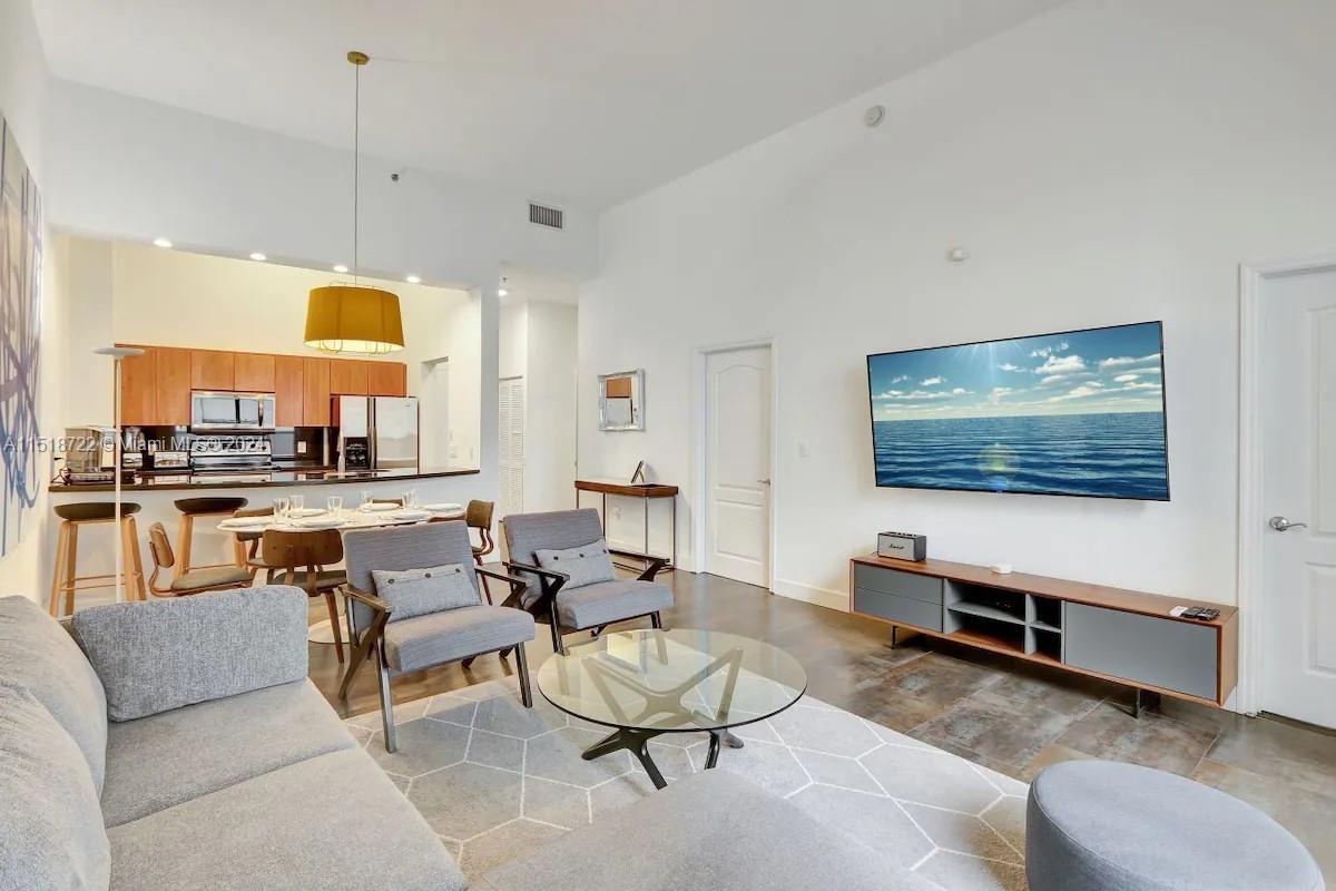 1200 Brickell Bay Dr 1404, Miami, Florida 33131, 2 Bedrooms Bedrooms, ,1 BathroomBathrooms,Residential,For Sale,1200 Brickell Bay Dr 1404,A11518722