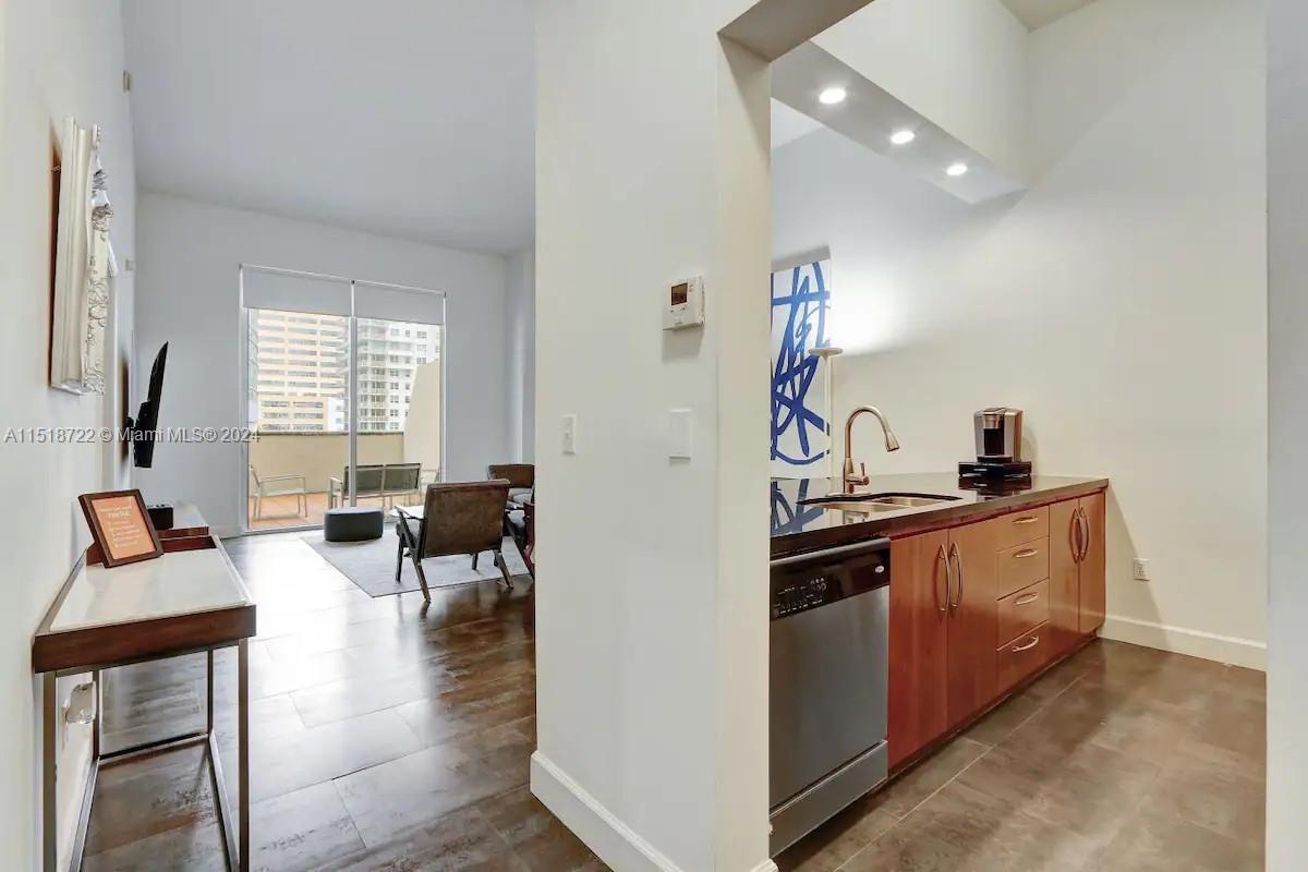1200 Brickell Bay Dr 1404, Miami, Florida 33131, 2 Bedrooms Bedrooms, ,1 BathroomBathrooms,Residential,For Sale,1200 Brickell Bay Dr 1404,A11518722