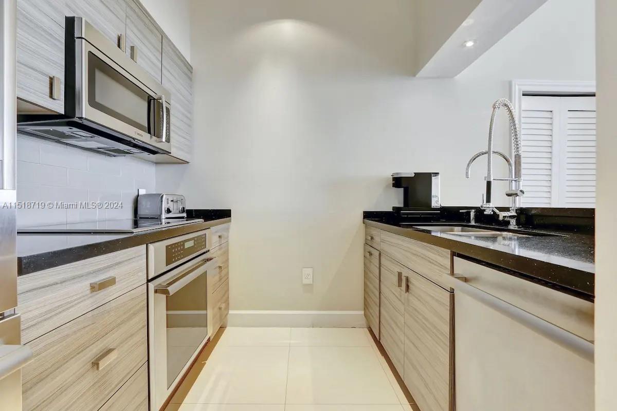 1200 Brickell Bay Dr 1402, Miami, Florida 33131, 3 Bedrooms Bedrooms, ,2 BathroomsBathrooms,Residential,For Sale,1200 Brickell Bay Dr 1402,A11518719