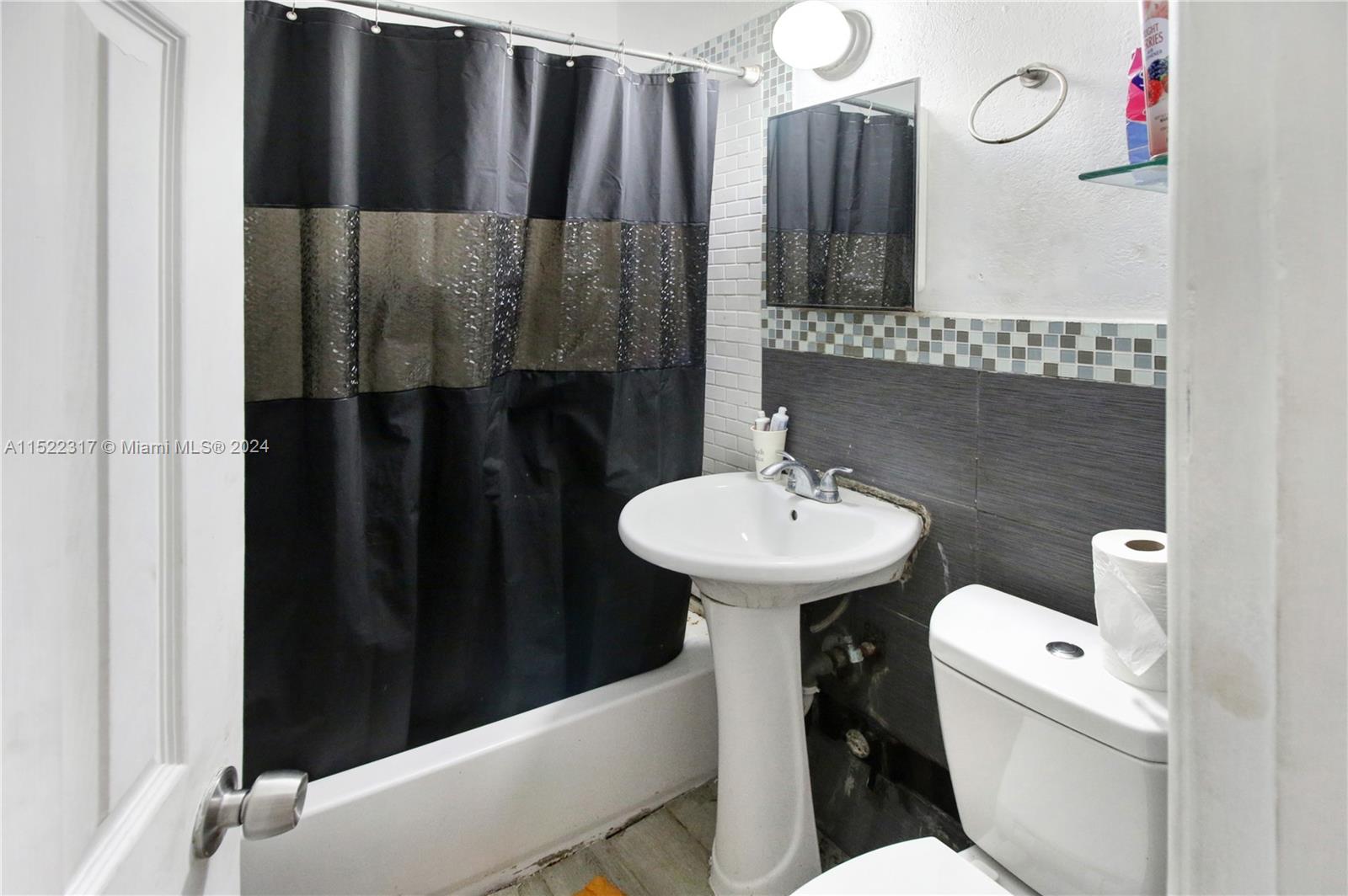3140 SW 16th St, Miami, Florida 33145, 3 Bedrooms Bedrooms, ,3 BathroomsBathrooms,Residential,For Sale,3140 SW 16th St,A11522317