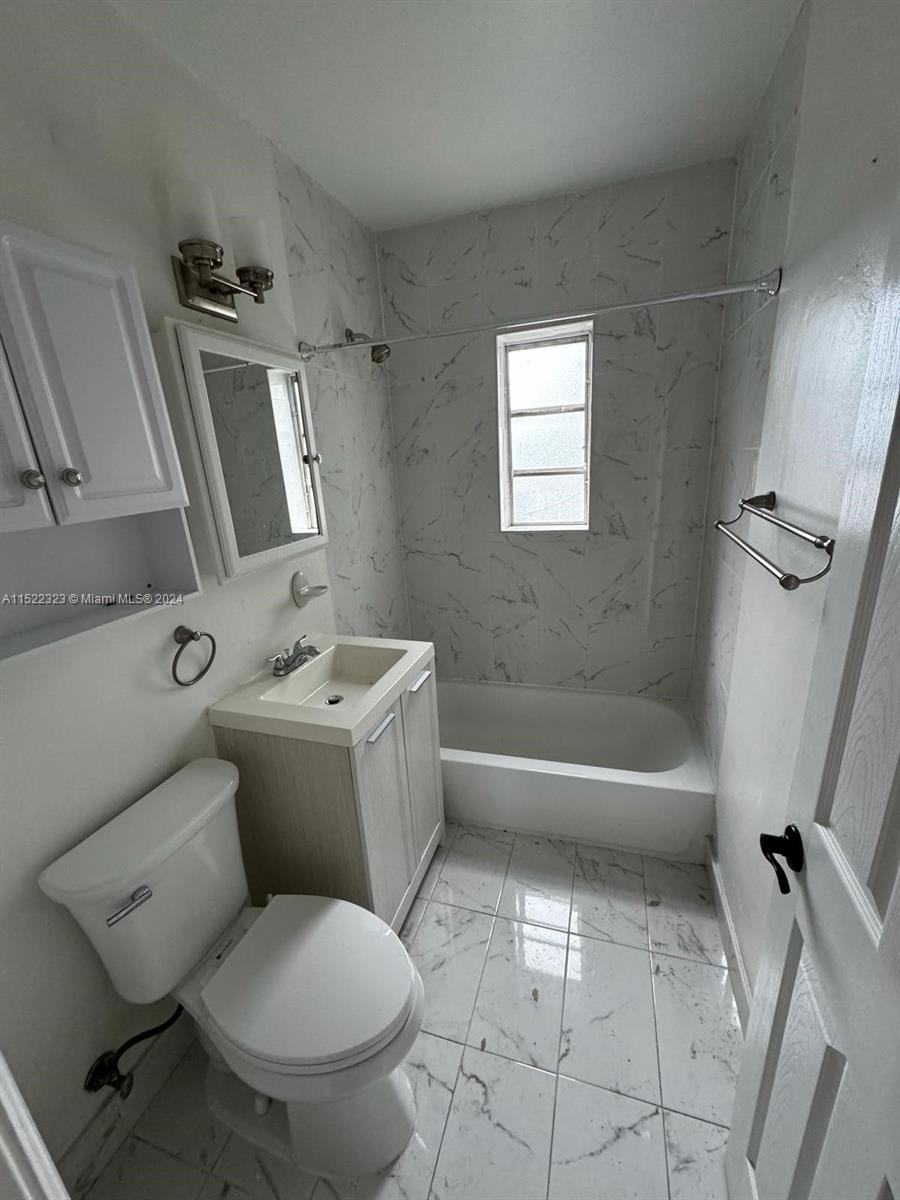 541 SW 7th St 3, Miami, Florida 33130, 2 Bedrooms Bedrooms, ,1 BathroomBathrooms,Residentiallease,For Rent,541 SW 7th St 3,A11522323