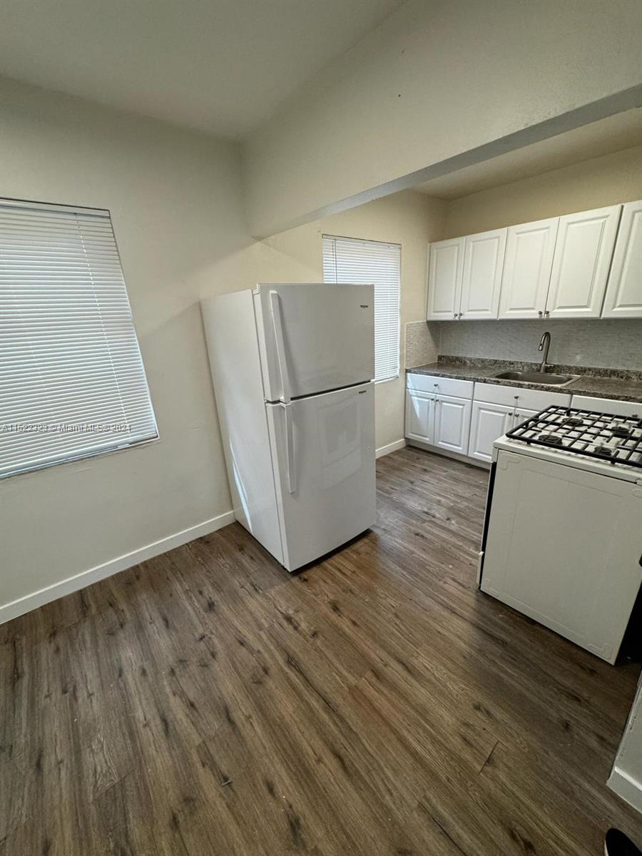 541 SW 7th St 3, Miami, Florida 33130, 2 Bedrooms Bedrooms, ,1 BathroomBathrooms,Residentiallease,For Rent,541 SW 7th St 3,A11522323