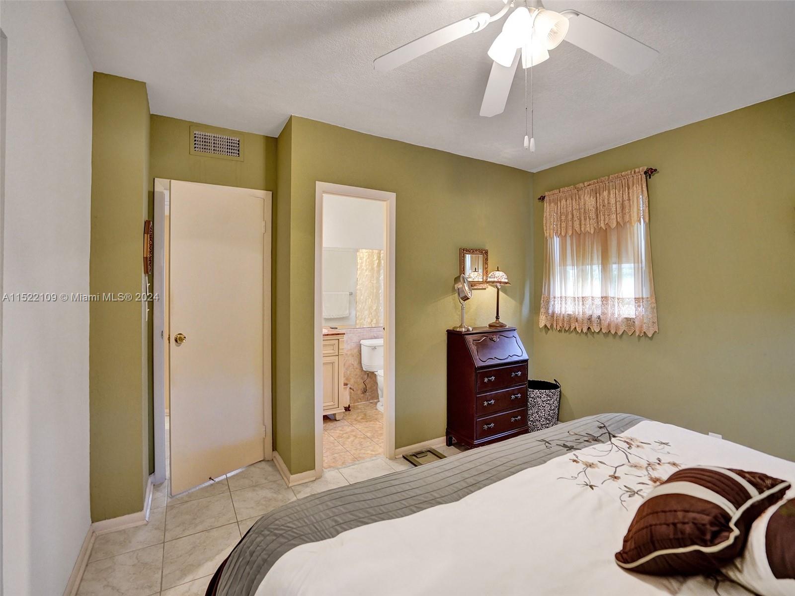 4805 NW 35th St 601, Lauderdale Lakes, Florida 33319, 2 Bedrooms Bedrooms, ,2 BathroomsBathrooms,Residential,For Sale,4805 NW 35th St 601,A11522109