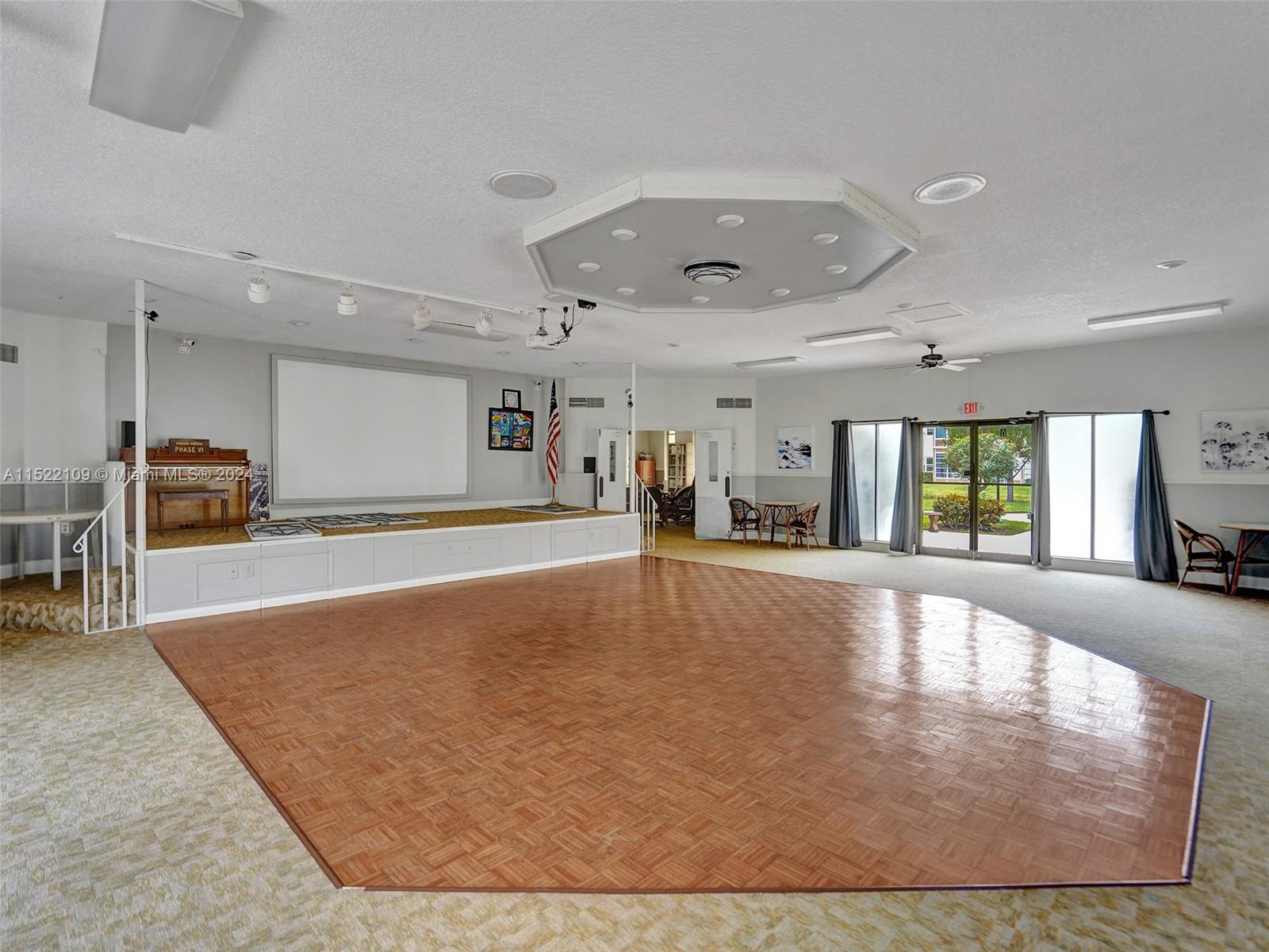 4805 NW 35th St 601, Lauderdale Lakes, Florida 33319, 2 Bedrooms Bedrooms, ,2 BathroomsBathrooms,Residential,For Sale,4805 NW 35th St 601,A11522109