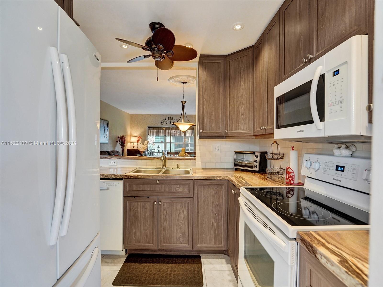4805 NW 35th St 601, Lauderdale Lakes, Florida 33319, 2 Bedrooms Bedrooms, ,2 BathroomsBathrooms,Residential,For Sale,4805 NW 35th St 601,A11522109