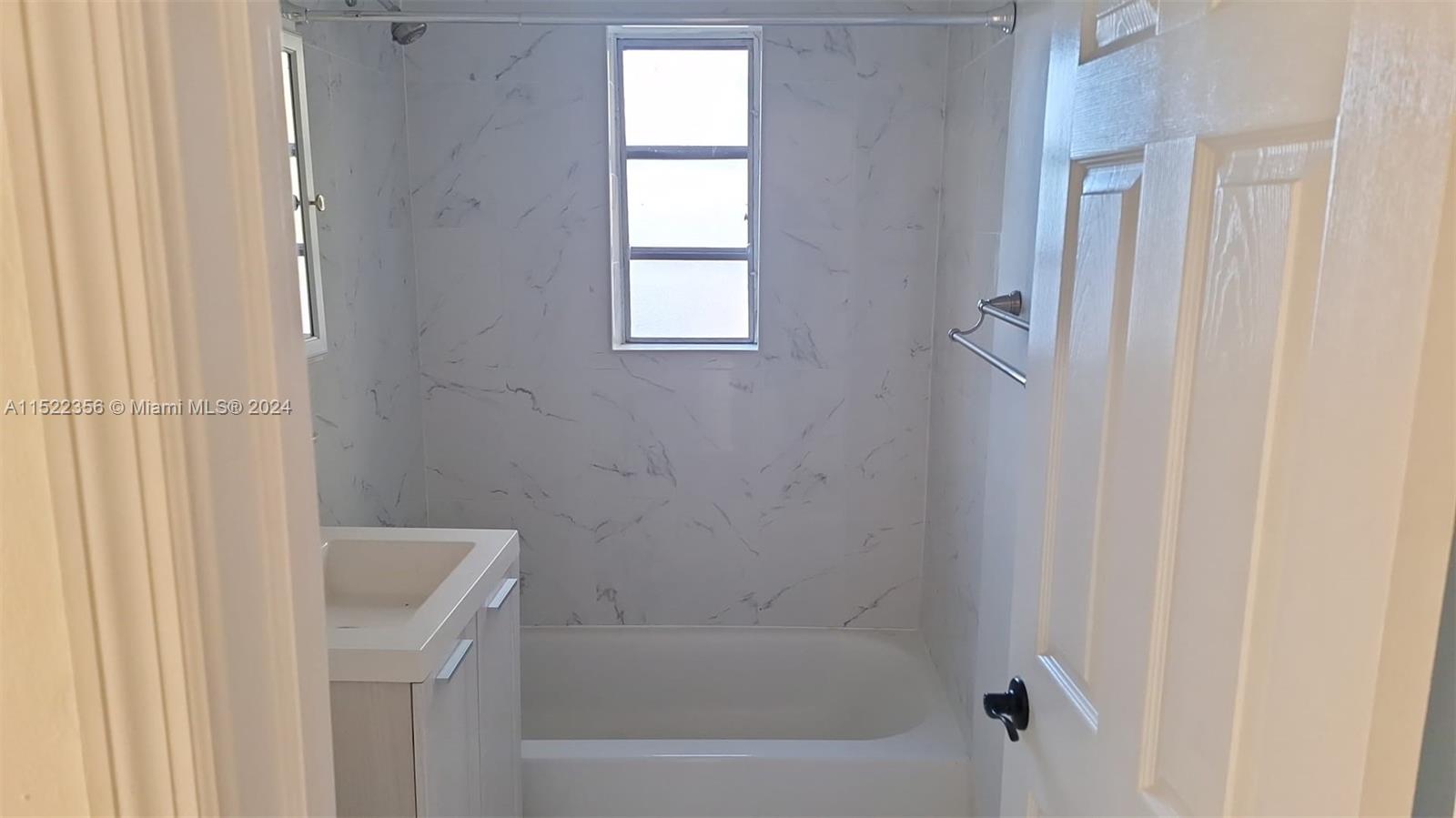 541 SW 7th St 4, Miami, Florida 33130, 2 Bedrooms Bedrooms, ,1 BathroomBathrooms,Residentiallease,For Rent,541 SW 7th St 4,A11522356