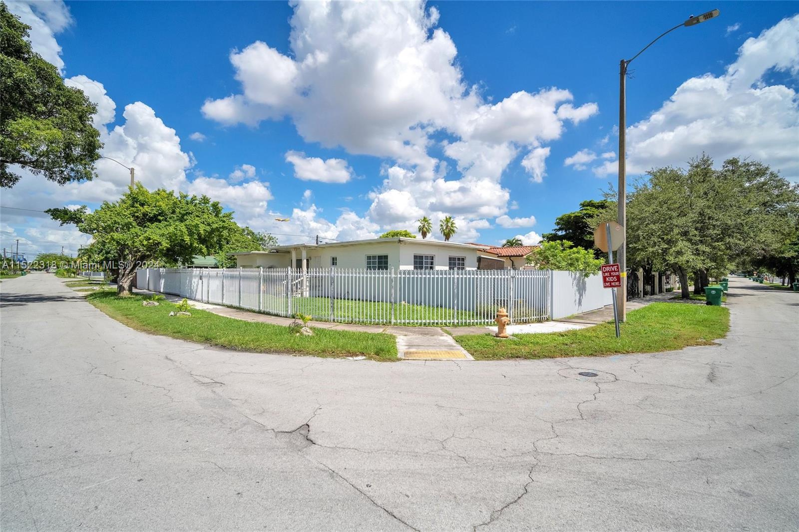 451 NW 30th Pl, Miami, Florida 33125, 2 Bedrooms Bedrooms, ,1 BathroomBathrooms,Residential,For Sale,451 NW 30th Pl,A11522318