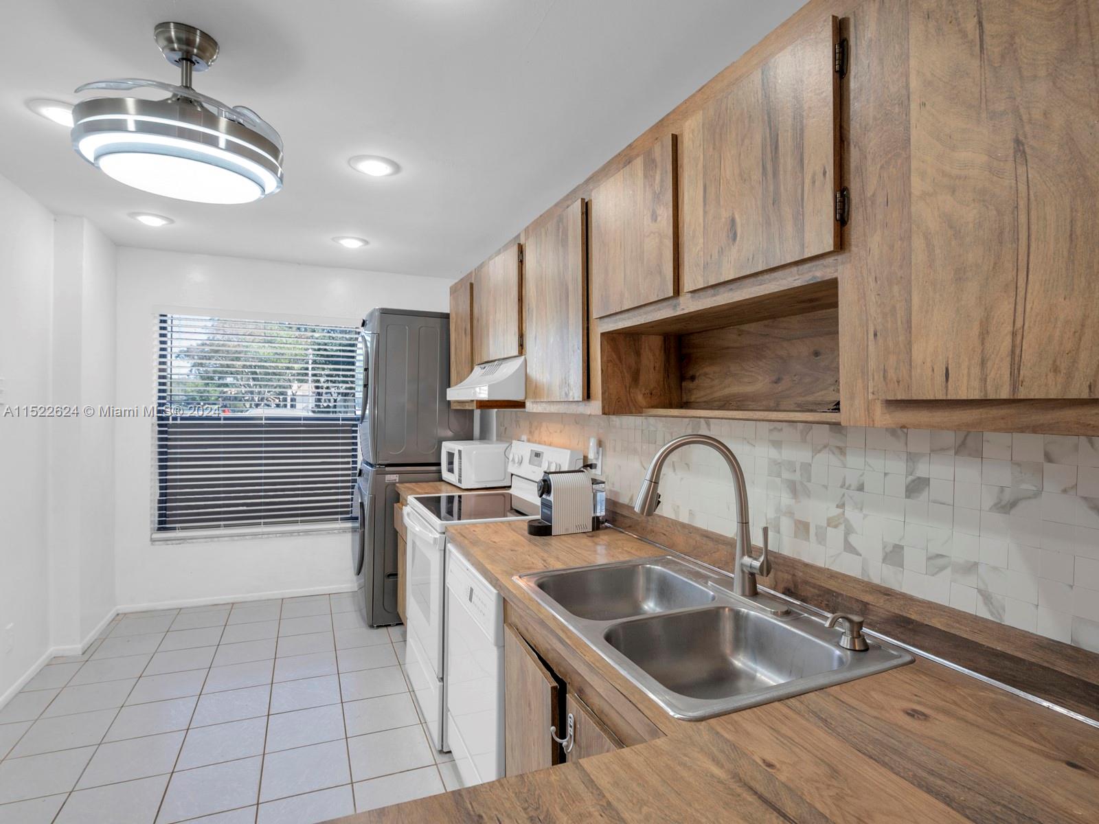 1270 NW 99th Ave 60, Pembroke Pines, Florida 33024, 2 Bedrooms Bedrooms, ,2 BathroomsBathrooms,Residential,For Sale,1270 NW 99th Ave 60,A11522624