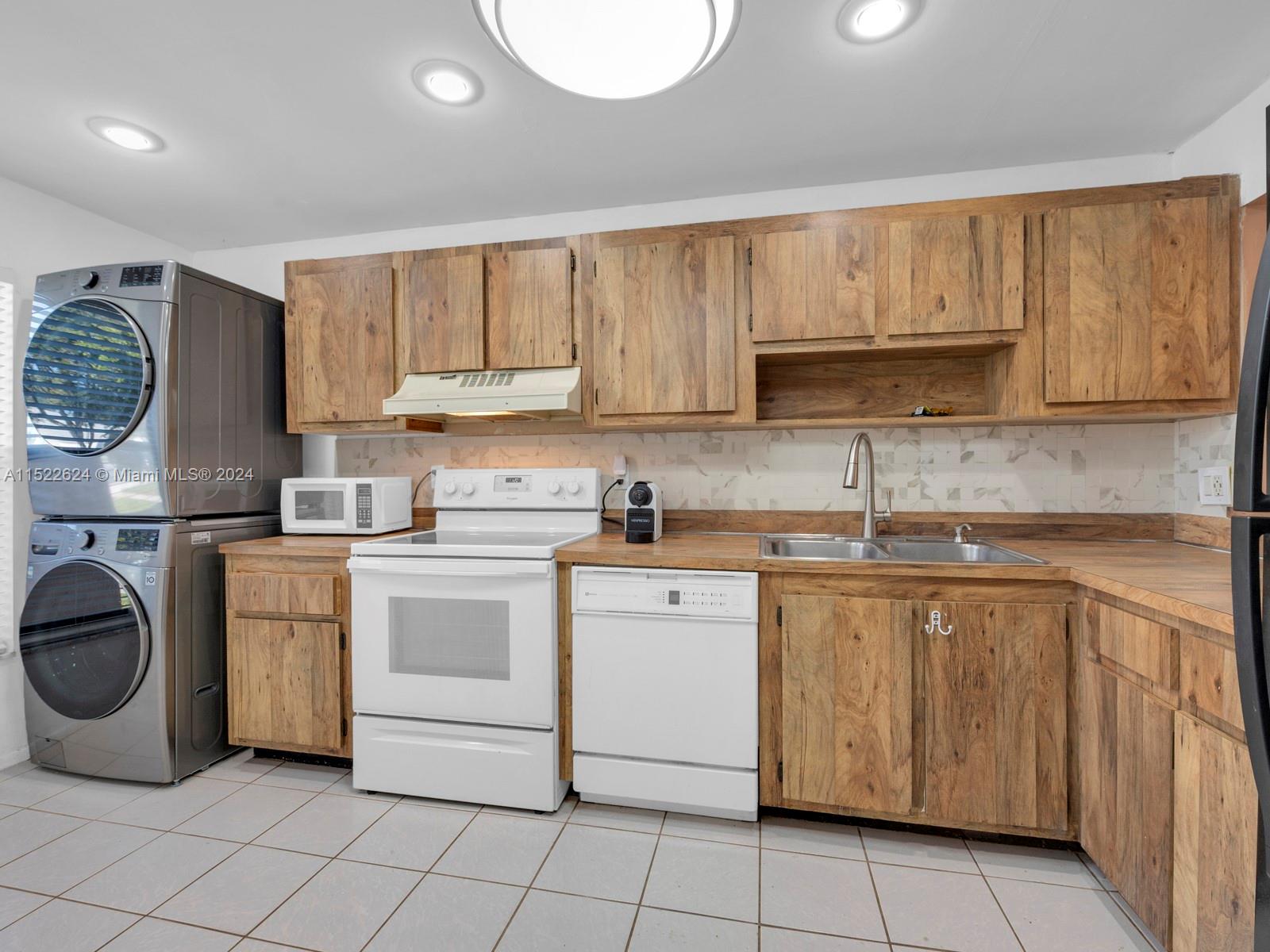 1270 NW 99th Ave 60, Pembroke Pines, Florida 33024, 2 Bedrooms Bedrooms, ,2 BathroomsBathrooms,Residential,For Sale,1270 NW 99th Ave 60,A11522624