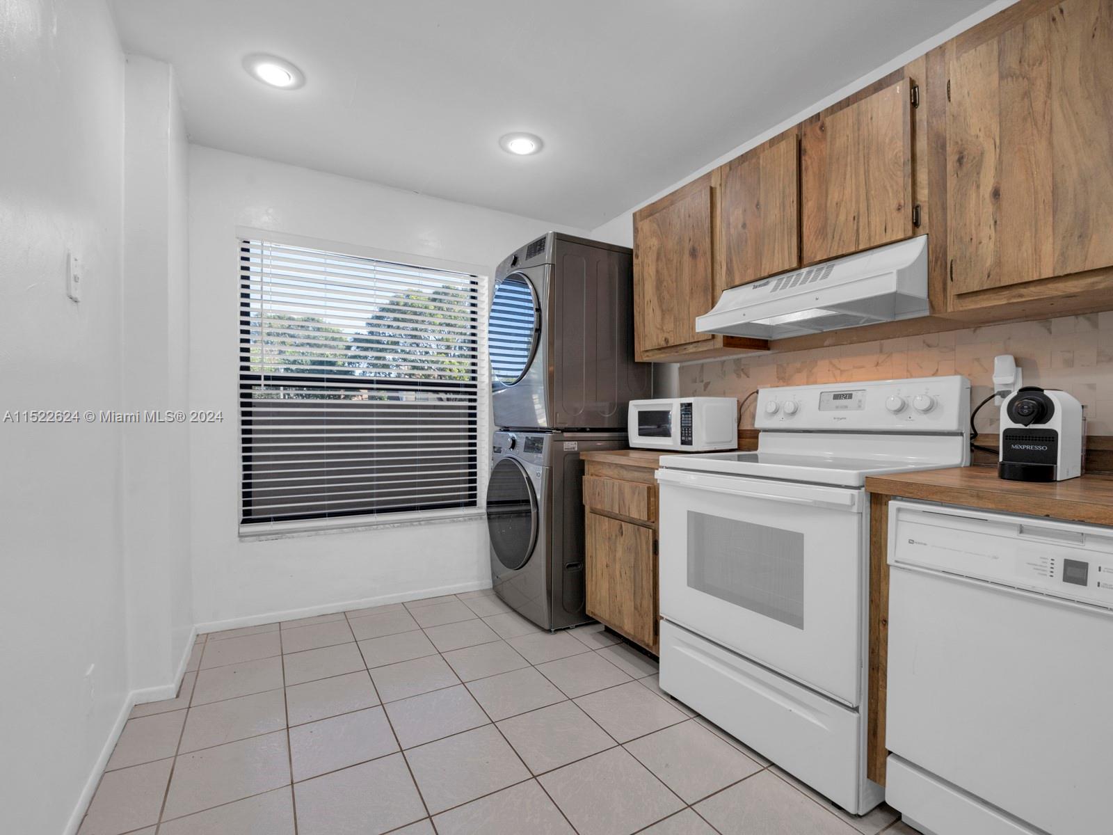 1270 NW 99th Ave 60, Pembroke Pines, Florida 33024, 2 Bedrooms Bedrooms, ,2 BathroomsBathrooms,Residential,For Sale,1270 NW 99th Ave 60,A11522624