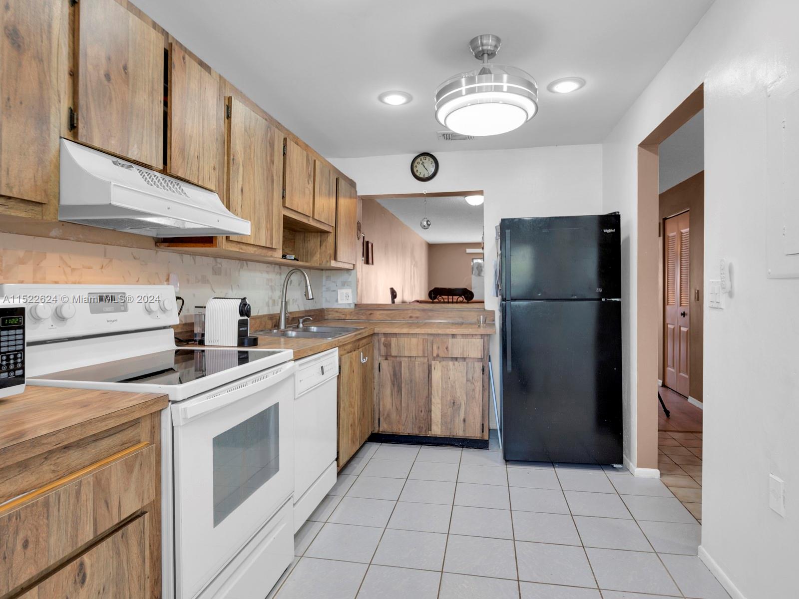 1270 NW 99th Ave 60, Pembroke Pines, Florida 33024, 2 Bedrooms Bedrooms, ,2 BathroomsBathrooms,Residential,For Sale,1270 NW 99th Ave 60,A11522624