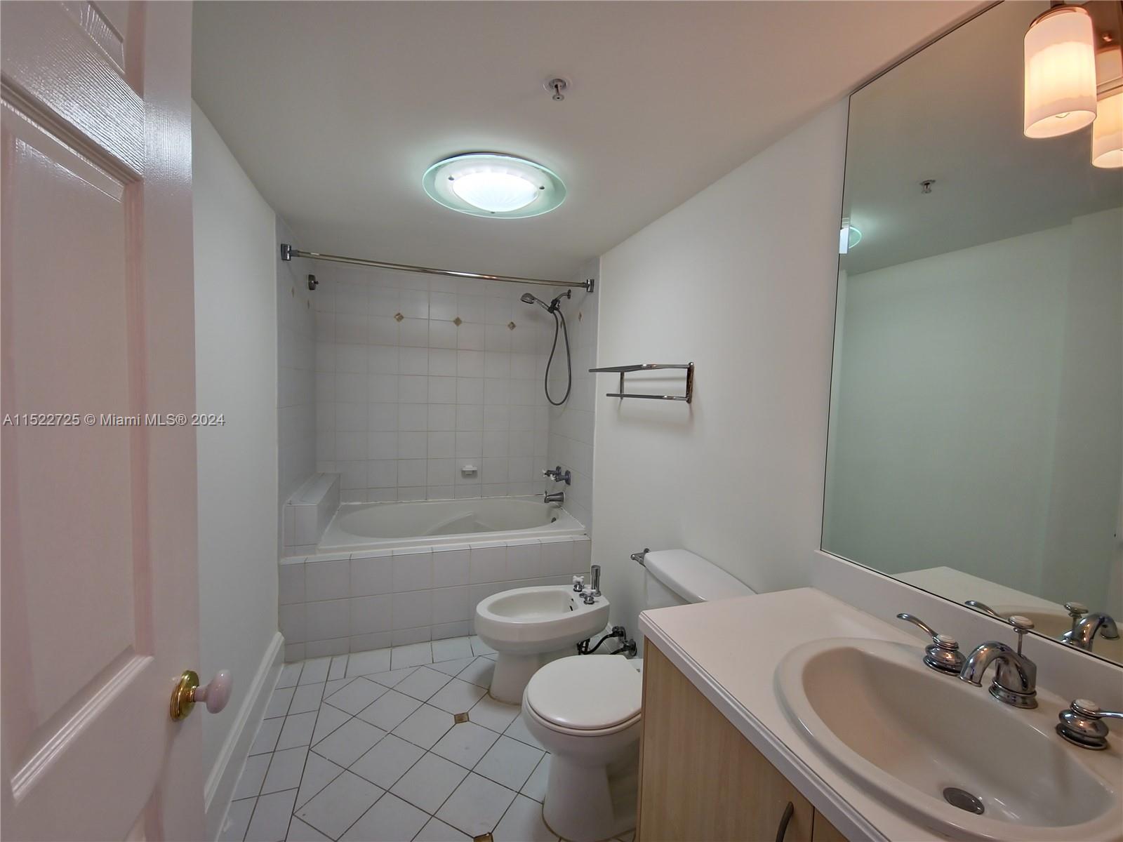 2951 S Bayshore Dr 1017, Miami, Florida 33133, 1 Bedroom Bedrooms, ,1 BathroomBathrooms,Residential,For Sale,2951 S Bayshore Dr 1017,A11522725