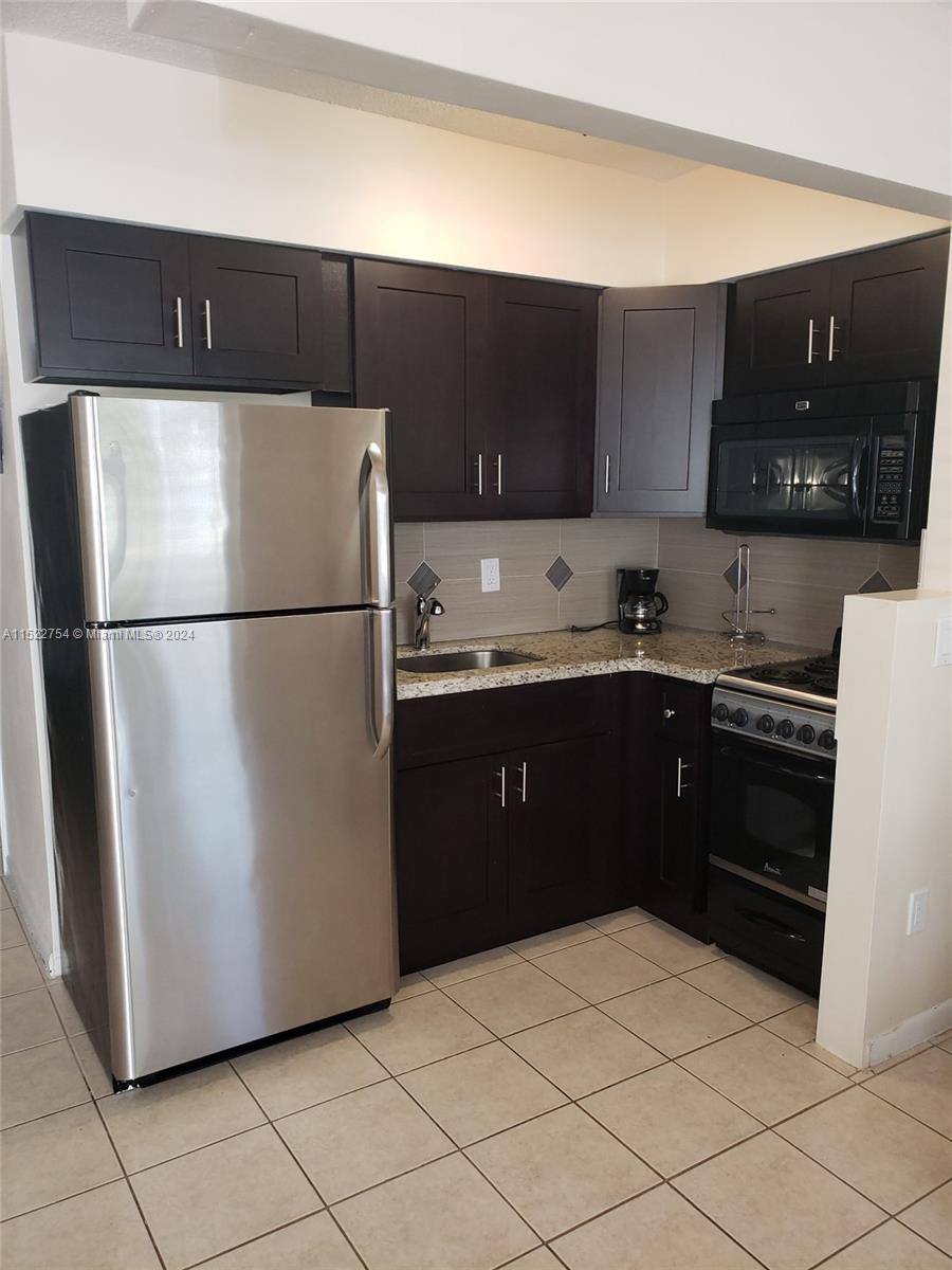 412 NE 4th Ave, Hallandale Beach, Florida 33009, ,Residentialincome,For Sale,412 NE 4th Ave,A11522754