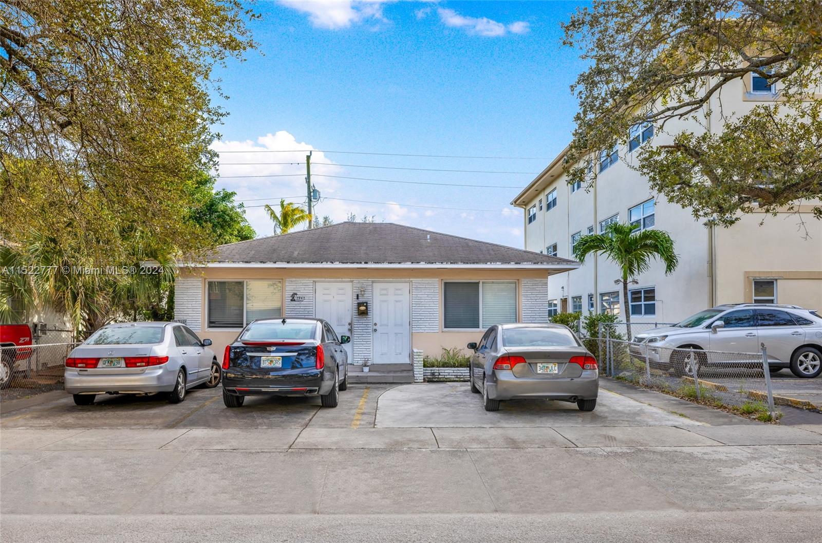 1942 Monroe St, Hollywood, Florida 33020, ,Residentialincome,For Sale,1942 Monroe St,A11522777