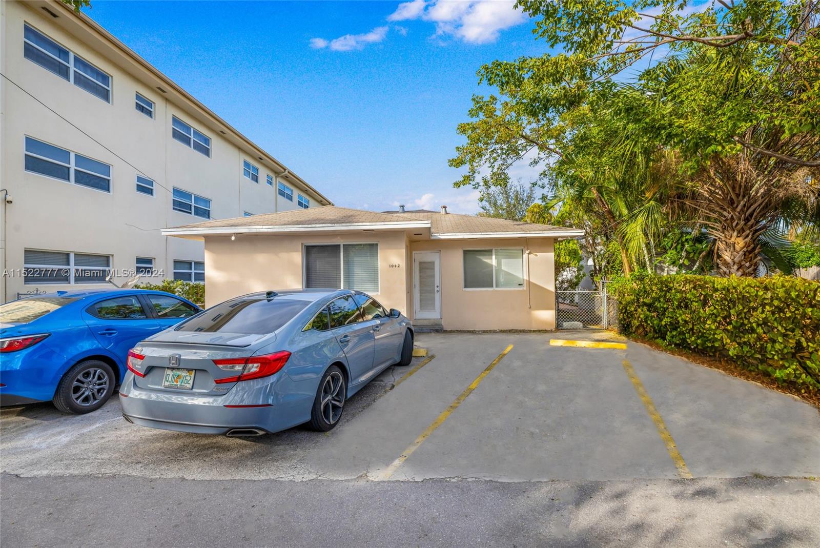 1942 Monroe St, Hollywood, Florida 33020, ,Residentialincome,For Sale,1942 Monroe St,A11522777