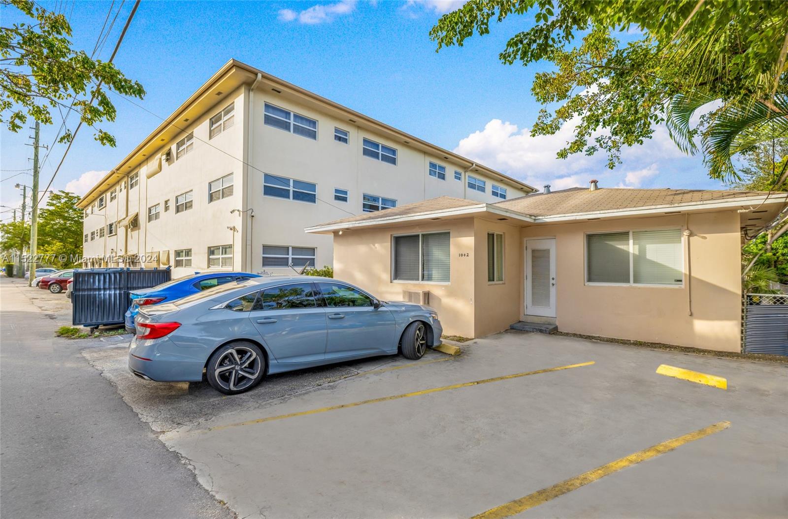 1942 Monroe St, Hollywood, Florida 33020, ,Residentialincome,For Sale,1942 Monroe St,A11522777