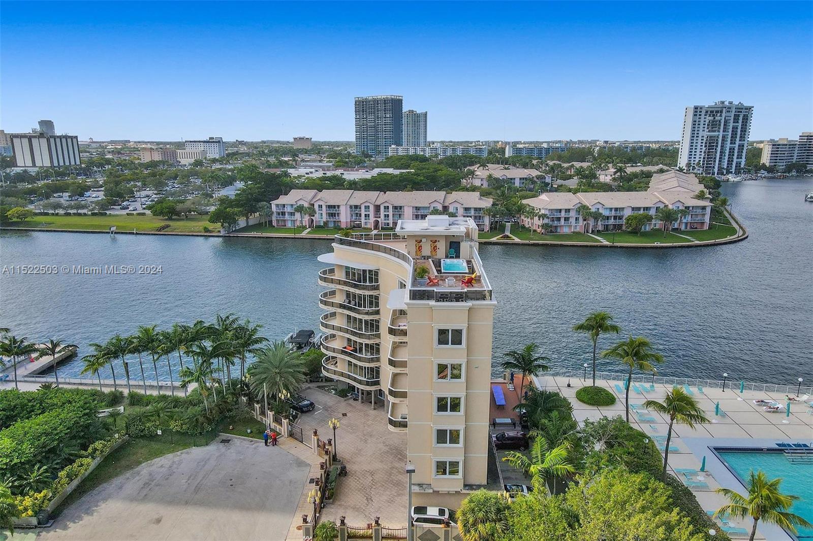 12 Seacrest Pkwy 3, Hollywood, Florida 33019, 3 Bedrooms Bedrooms, ,2 BathroomsBathrooms,Residential,For Sale,12 Seacrest Pkwy 3,A11522503