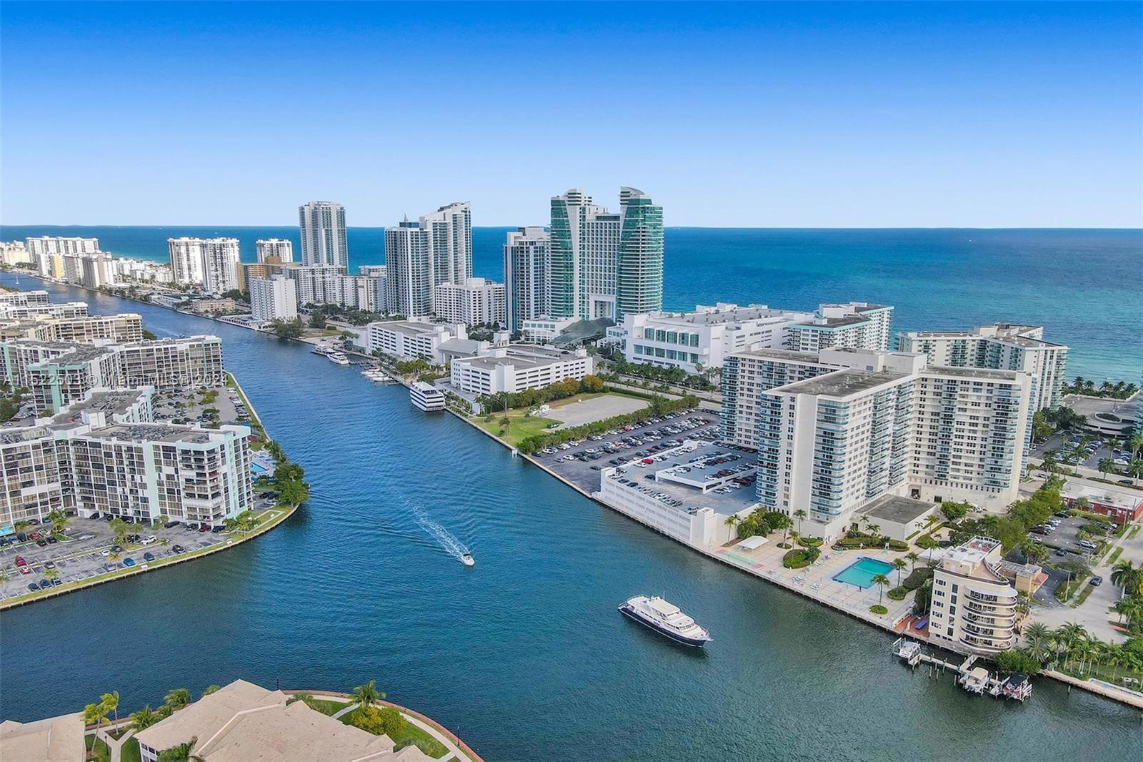 12 Seacrest Pkwy 3, Hollywood, Florida 33019, 3 Bedrooms Bedrooms, ,2 BathroomsBathrooms,Residential,For Sale,12 Seacrest Pkwy 3,A11522503