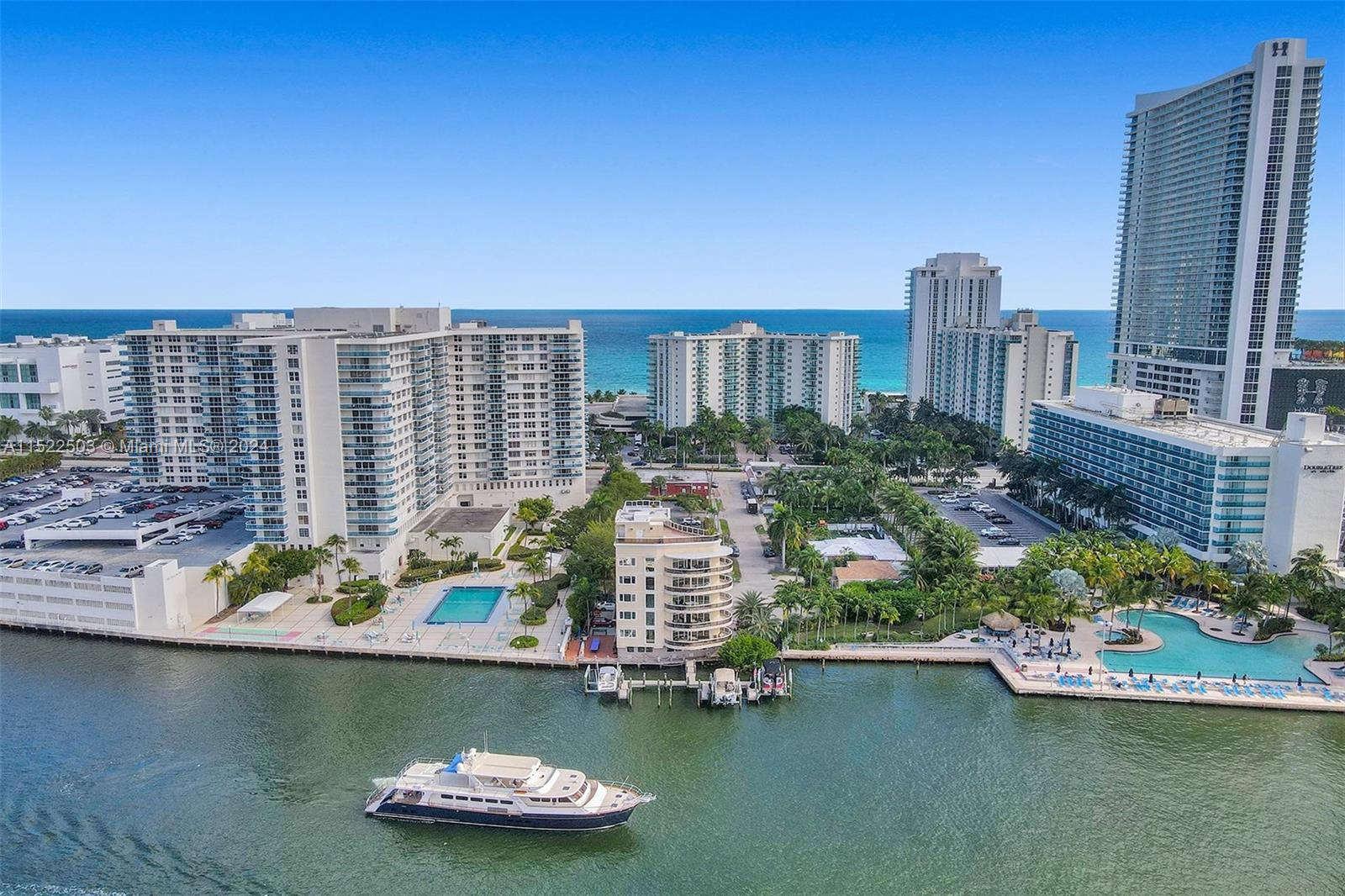 12 Seacrest Pkwy 3, Hollywood, Florida 33019, 3 Bedrooms Bedrooms, ,2 BathroomsBathrooms,Residential,For Sale,12 Seacrest Pkwy 3,A11522503