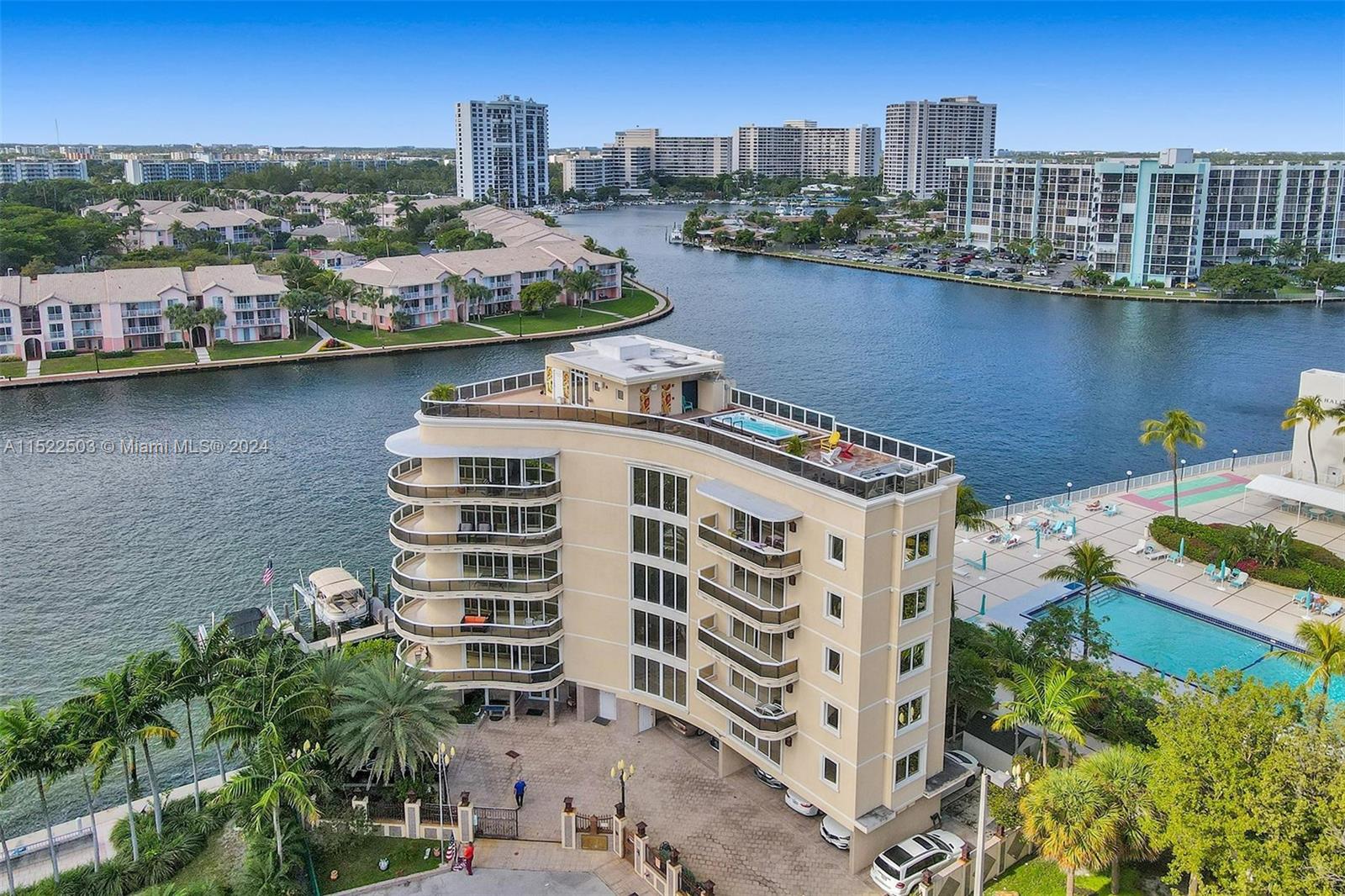 12 Seacrest Pkwy 3, Hollywood, Florida 33019, 3 Bedrooms Bedrooms, ,2 BathroomsBathrooms,Residential,For Sale,12 Seacrest Pkwy 3,A11522503