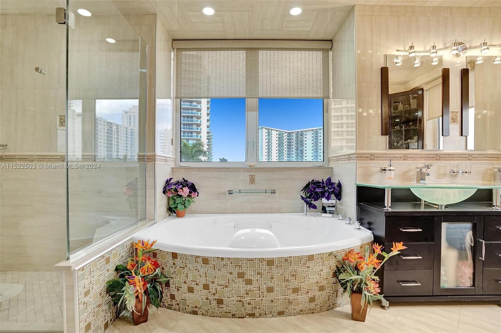 12 Seacrest Pkwy 3, Hollywood, Florida 33019, 3 Bedrooms Bedrooms, ,2 BathroomsBathrooms,Residential,For Sale,12 Seacrest Pkwy 3,A11522503
