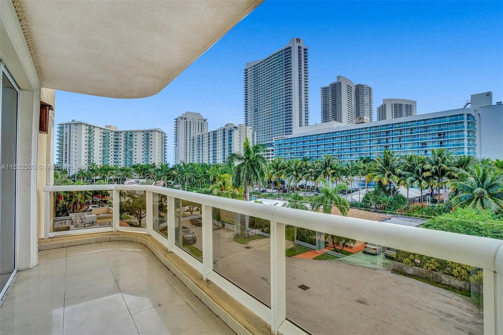 12 Seacrest Pkwy 3, Hollywood, Florida 33019, 3 Bedrooms Bedrooms, ,2 BathroomsBathrooms,Residential,For Sale,12 Seacrest Pkwy 3,A11522503