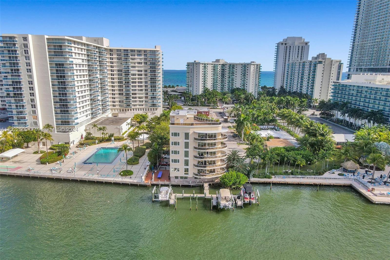 12 Seacrest Pkwy 3, Hollywood, Florida 33019, 3 Bedrooms Bedrooms, ,2 BathroomsBathrooms,Residential,For Sale,12 Seacrest Pkwy 3,A11522503