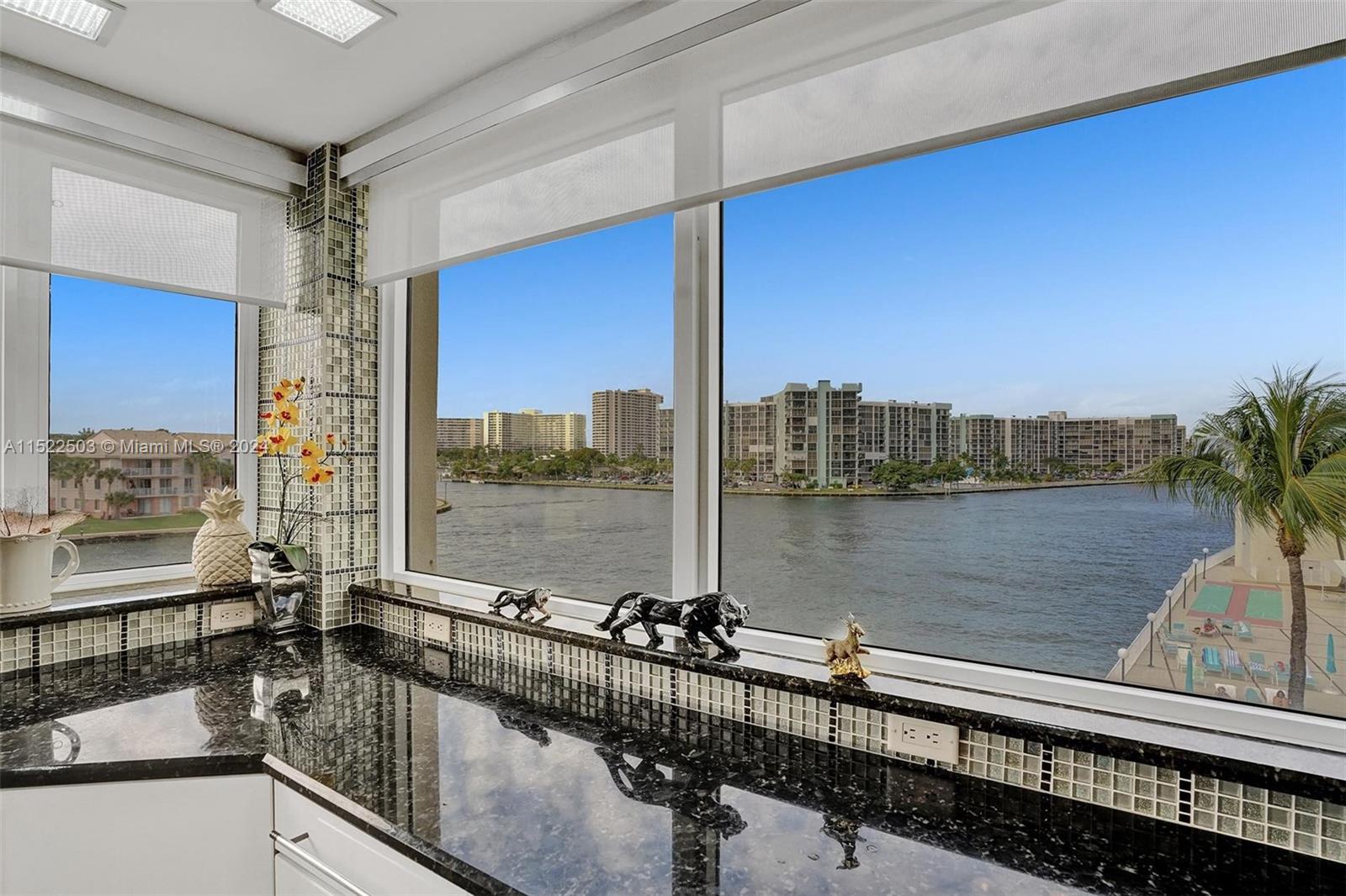 12 Seacrest Pkwy 3, Hollywood, Florida 33019, 3 Bedrooms Bedrooms, ,2 BathroomsBathrooms,Residential,For Sale,12 Seacrest Pkwy 3,A11522503