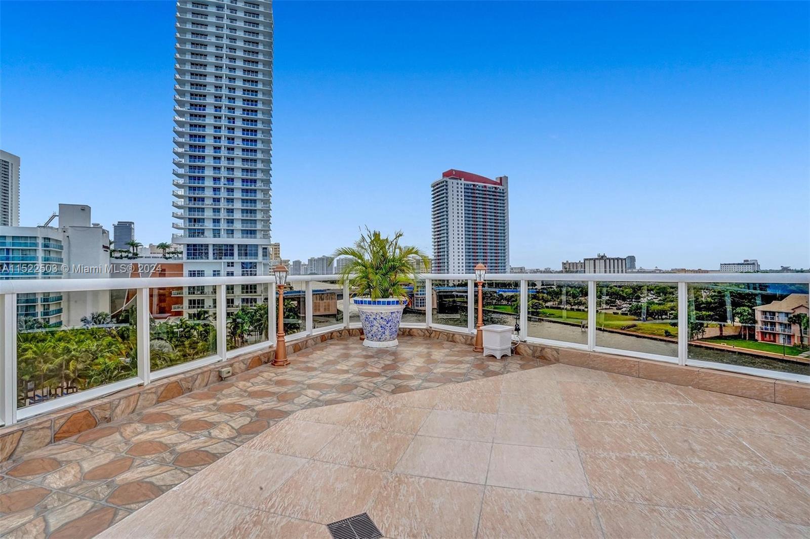 12 Seacrest Pkwy 3, Hollywood, Florida 33019, 3 Bedrooms Bedrooms, ,2 BathroomsBathrooms,Residential,For Sale,12 Seacrest Pkwy 3,A11522503