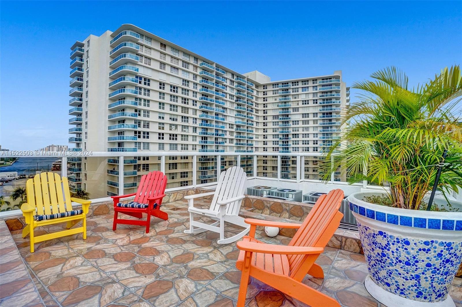 12 Seacrest Pkwy 3, Hollywood, Florida 33019, 3 Bedrooms Bedrooms, ,2 BathroomsBathrooms,Residential,For Sale,12 Seacrest Pkwy 3,A11522503