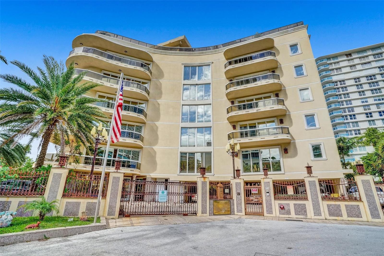 12 Seacrest Pkwy 3, Hollywood, Florida 33019, 3 Bedrooms Bedrooms, ,2 BathroomsBathrooms,Residential,For Sale,12 Seacrest Pkwy 3,A11522503