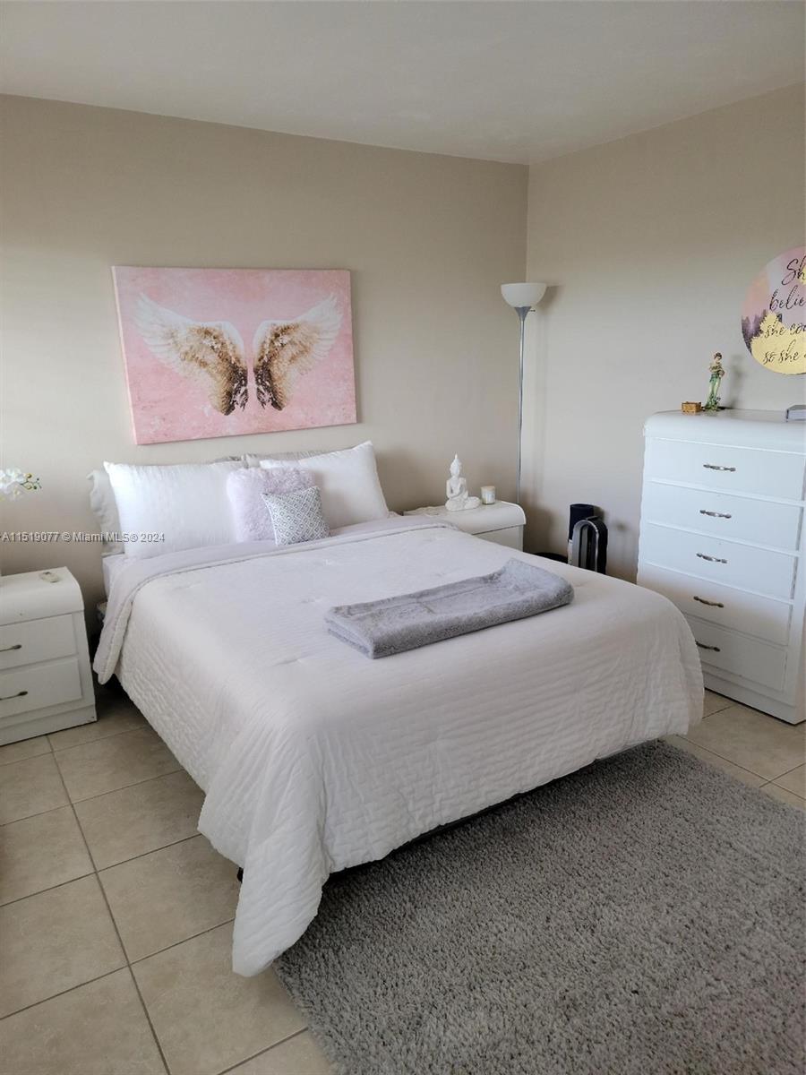 1000 SW 11th Ave. 12E, Hallandale Beach, Florida 33009, 1 Bedroom Bedrooms, ,1 BathroomBathrooms,Residential,For Sale,1000 SW 11th Ave. 12E,A11519077