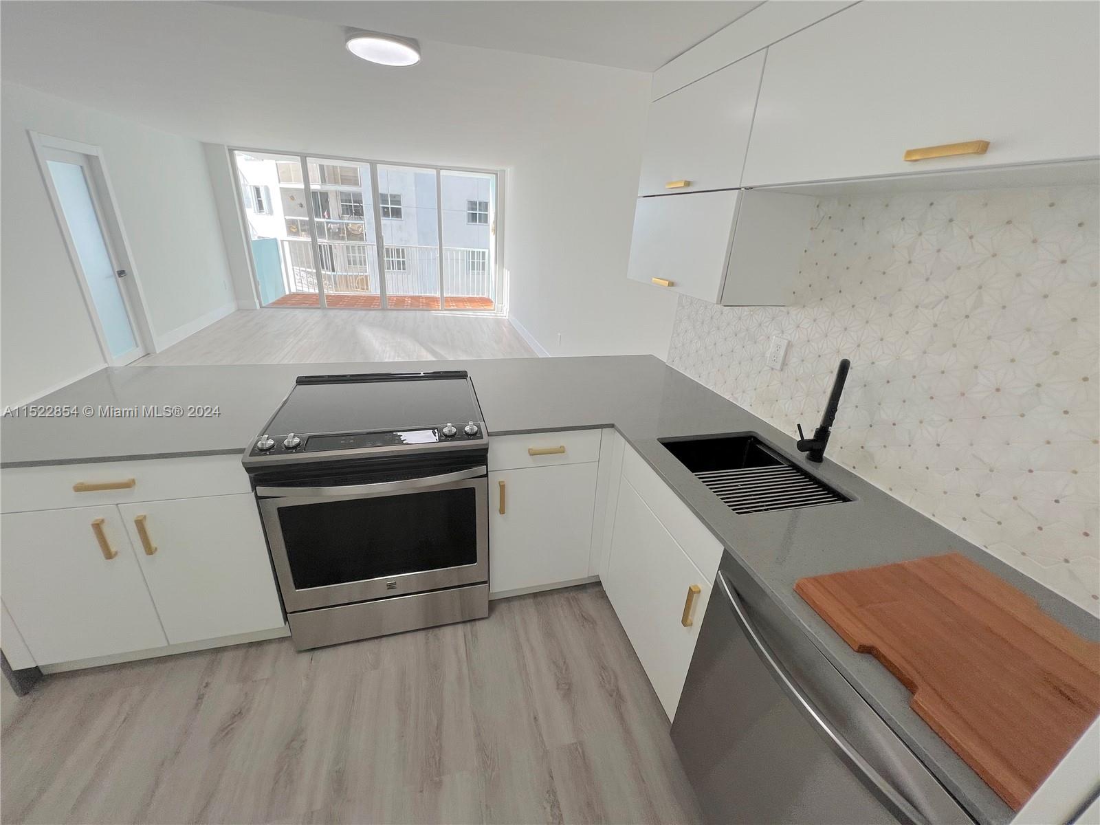 5838 Collins Ave 8E, Miami Beach, Florida 33140, 1 Bedroom Bedrooms, ,1 BathroomBathrooms,Residential,For Sale,5838 Collins Ave 8E,A11522854