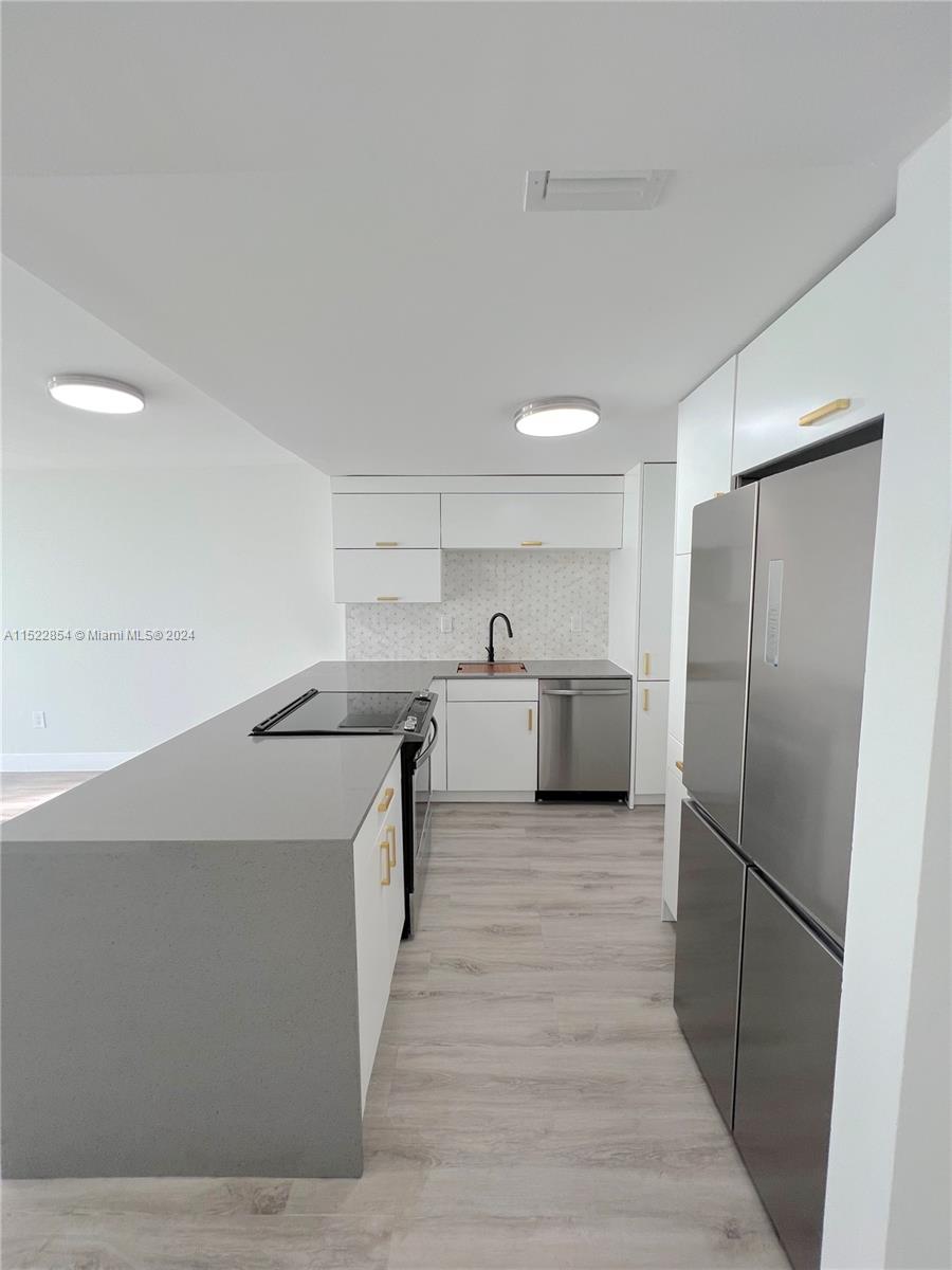 5838 Collins Ave 8E, Miami Beach, Florida 33140, 1 Bedroom Bedrooms, ,1 BathroomBathrooms,Residential,For Sale,5838 Collins Ave 8E,A11522854