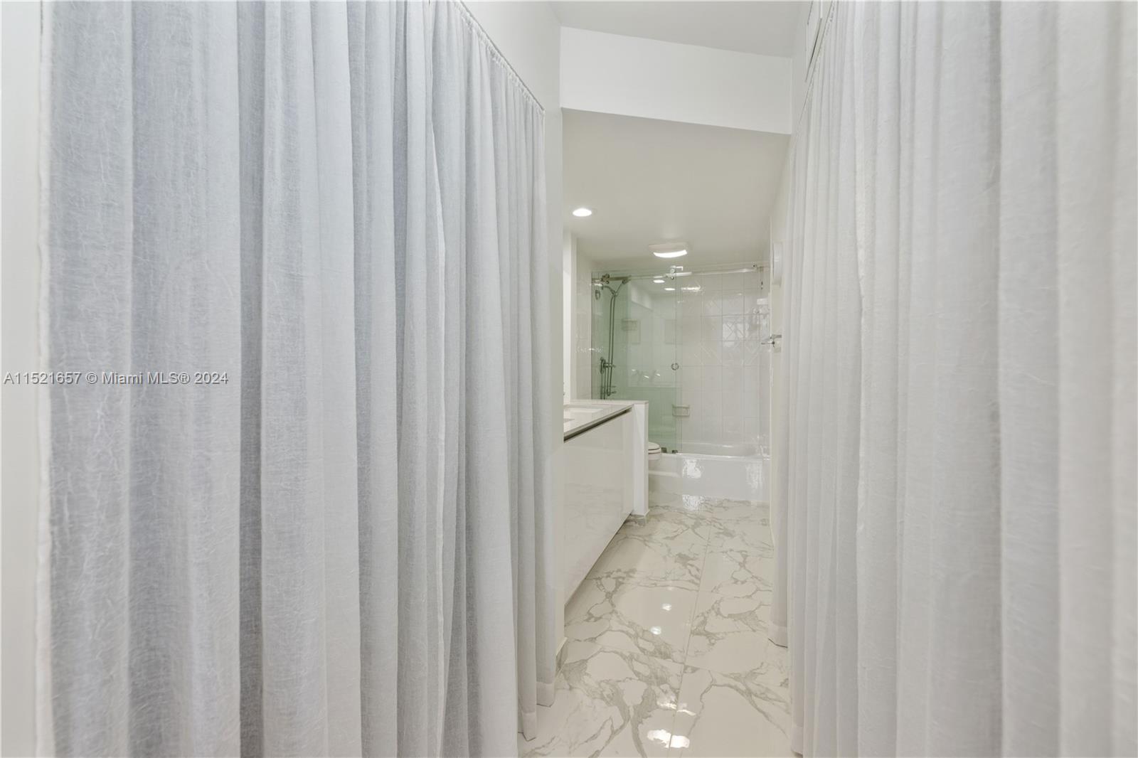 17800 Atlantic Blvd 403, Sunny Isles Beach, Florida 33160, 1 Bedroom Bedrooms, ,1 BathroomBathrooms,Residential,For Sale,17800 Atlantic Blvd 403,A11521657