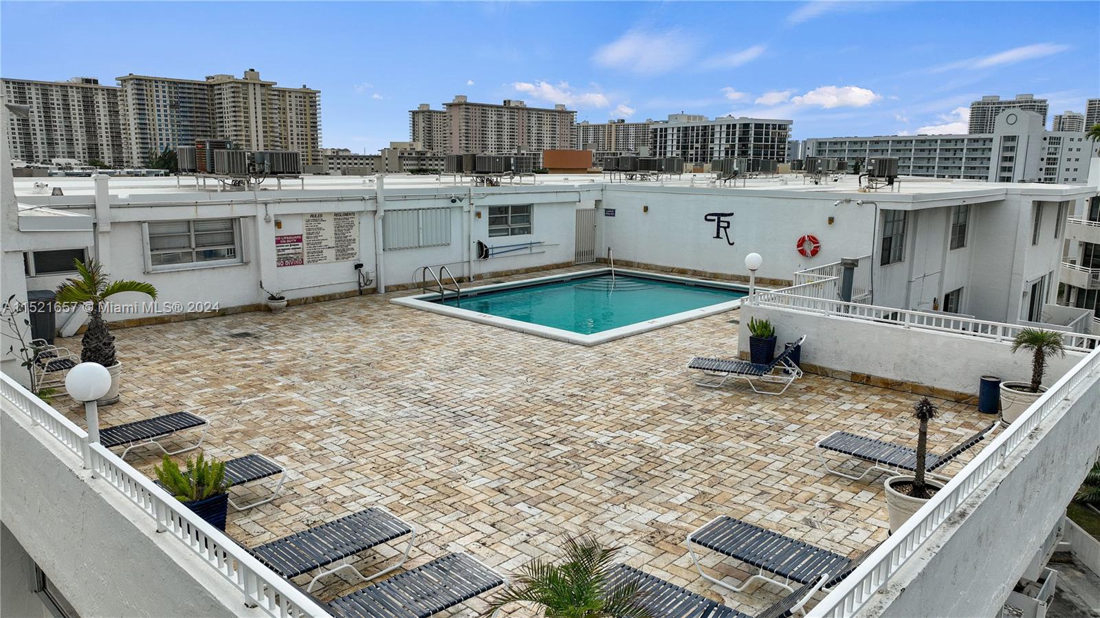 17800 Atlantic Blvd 403, Sunny Isles Beach, Florida 33160, 1 Bedroom Bedrooms, ,1 BathroomBathrooms,Residential,For Sale,17800 Atlantic Blvd 403,A11521657