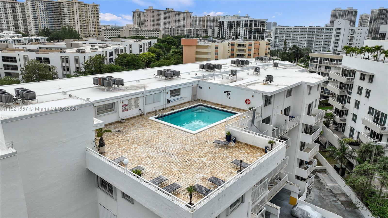 17800 Atlantic Blvd 403, Sunny Isles Beach, Florida 33160, 1 Bedroom Bedrooms, ,1 BathroomBathrooms,Residential,For Sale,17800 Atlantic Blvd 403,A11521657