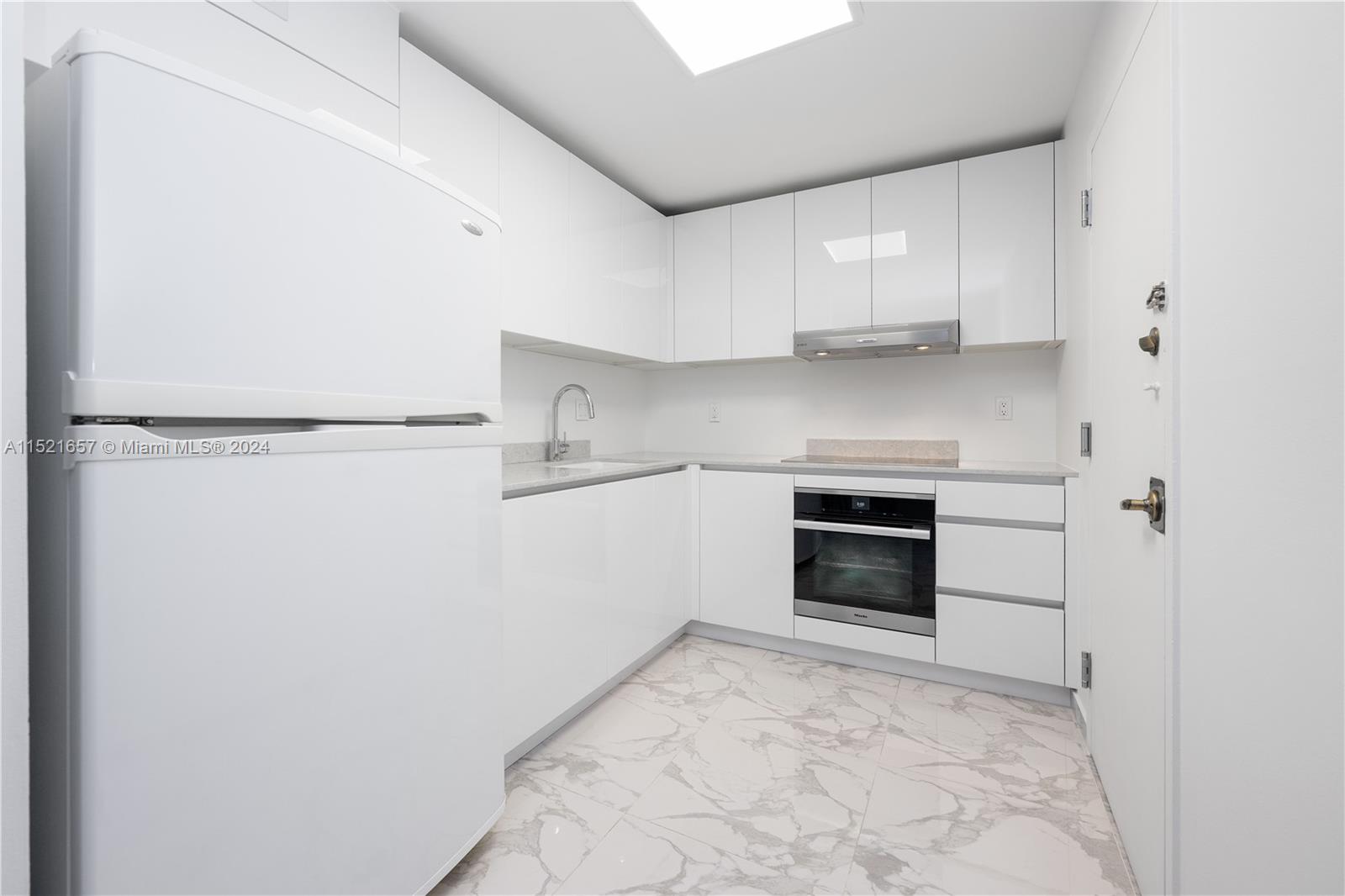 17800 Atlantic Blvd 403, Sunny Isles Beach, Florida 33160, 1 Bedroom Bedrooms, ,1 BathroomBathrooms,Residential,For Sale,17800 Atlantic Blvd 403,A11521657