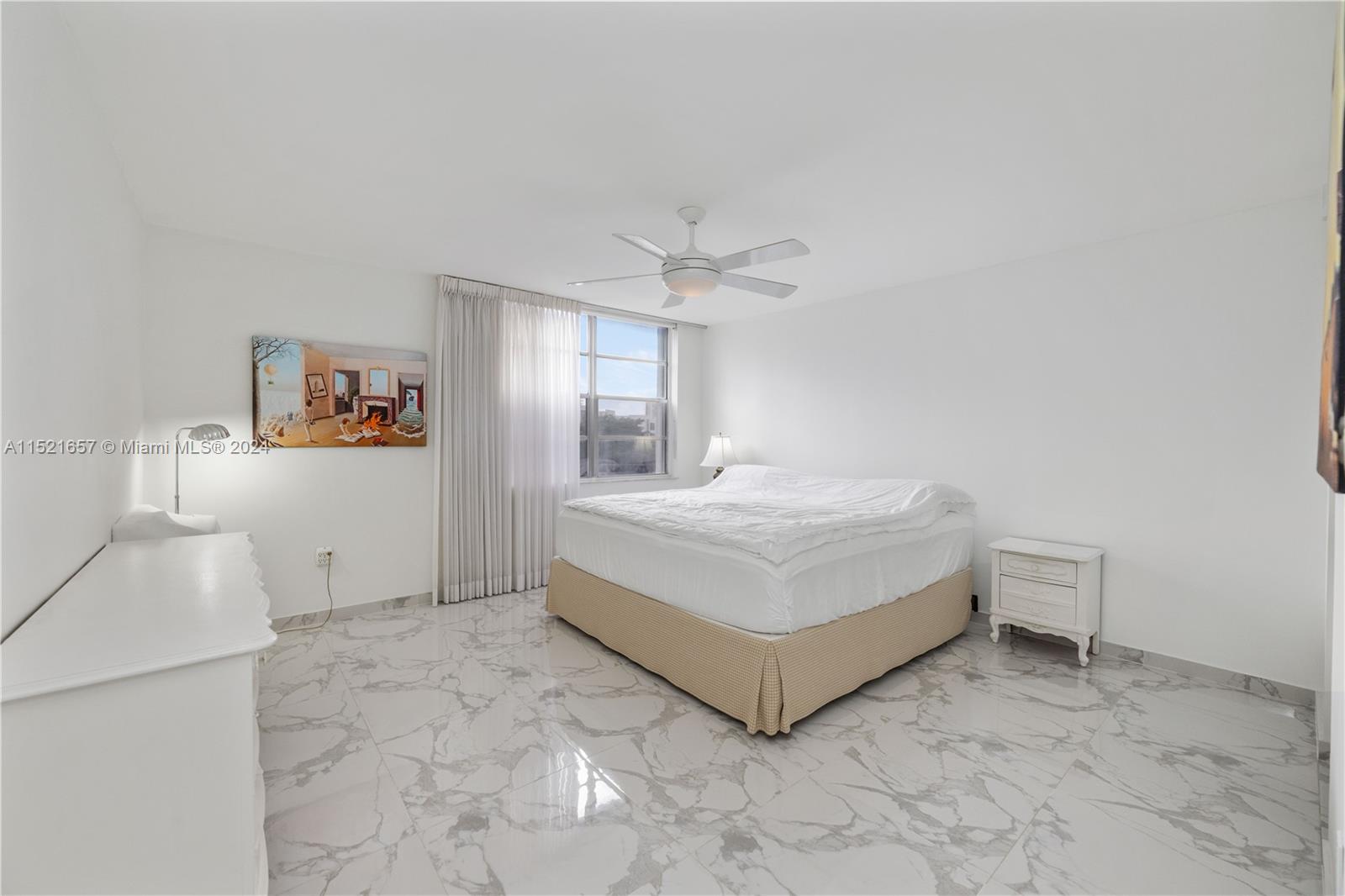 17800 Atlantic Blvd 403, Sunny Isles Beach, Florida 33160, 1 Bedroom Bedrooms, ,1 BathroomBathrooms,Residential,For Sale,17800 Atlantic Blvd 403,A11521657
