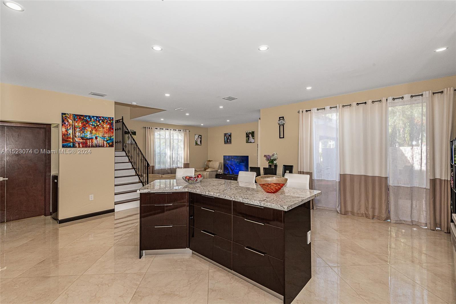 1094 Redwood St, Hollywood, Florida 33019, 3 Bedrooms Bedrooms, ,2 BathroomsBathrooms,Residential,For Sale,1094 Redwood St,A11523074