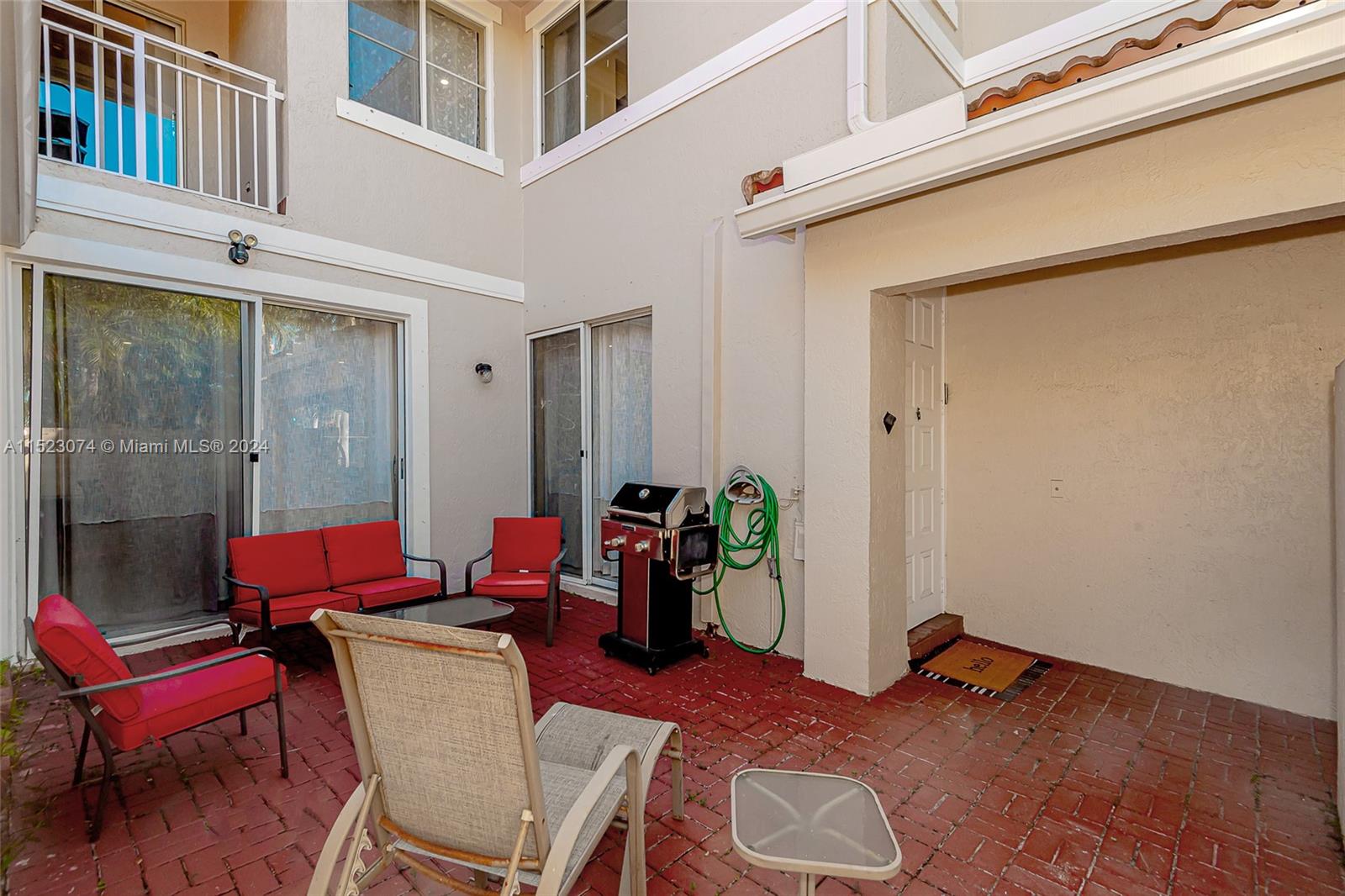 1094 Redwood St, Hollywood, Florida 33019, 3 Bedrooms Bedrooms, ,2 BathroomsBathrooms,Residential,For Sale,1094 Redwood St,A11523074