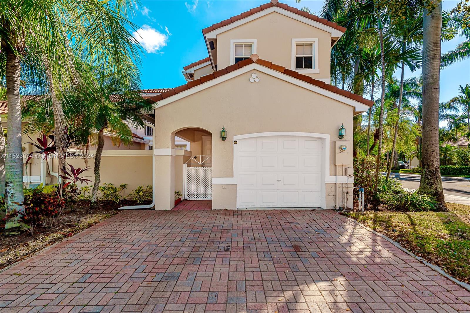 1094 Redwood St, Hollywood, Florida 33019, 3 Bedrooms Bedrooms, ,2 BathroomsBathrooms,Residential,For Sale,1094 Redwood St,A11523074