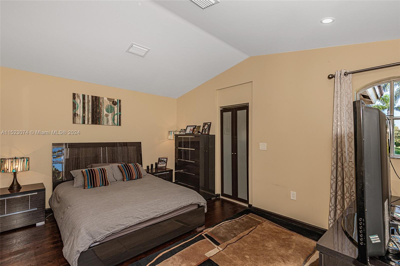 1094 Redwood St, Hollywood, Florida 33019, 3 Bedrooms Bedrooms, ,2 BathroomsBathrooms,Residential,For Sale,1094 Redwood St,A11523074