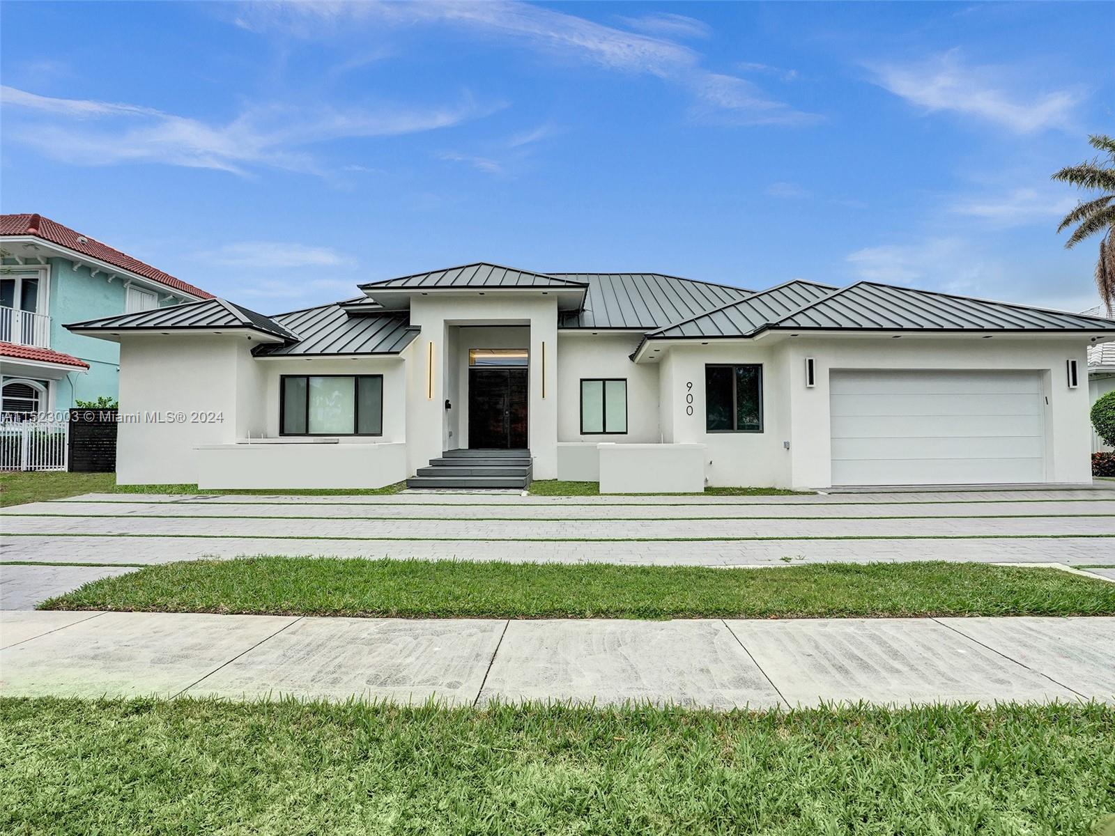 900 Washington St, Hollywood, Florida 33019, 4 Bedrooms Bedrooms, ,4 BathroomsBathrooms,Residential,For Sale,900 Washington St,A11523003
