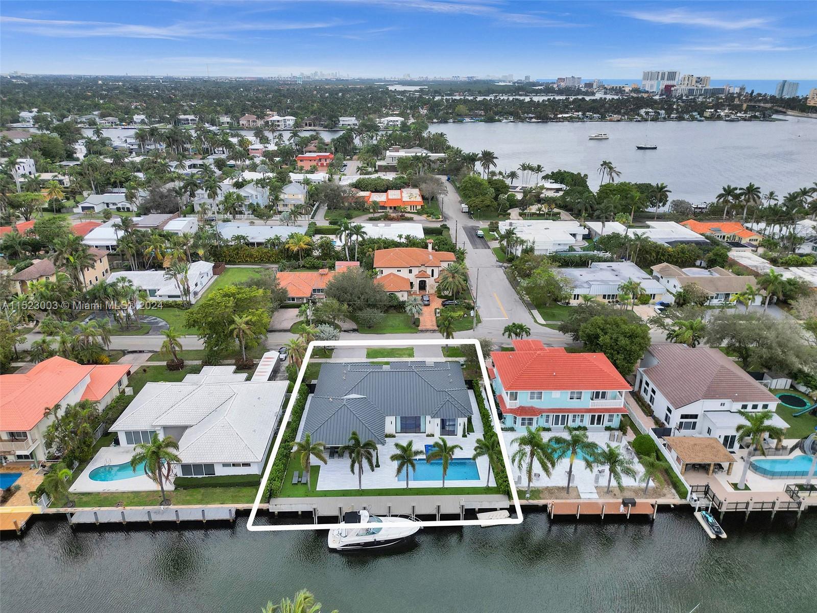 900 Washington St, Hollywood, Florida 33019, 4 Bedrooms Bedrooms, ,4 BathroomsBathrooms,Residential,For Sale,900 Washington St,A11523003