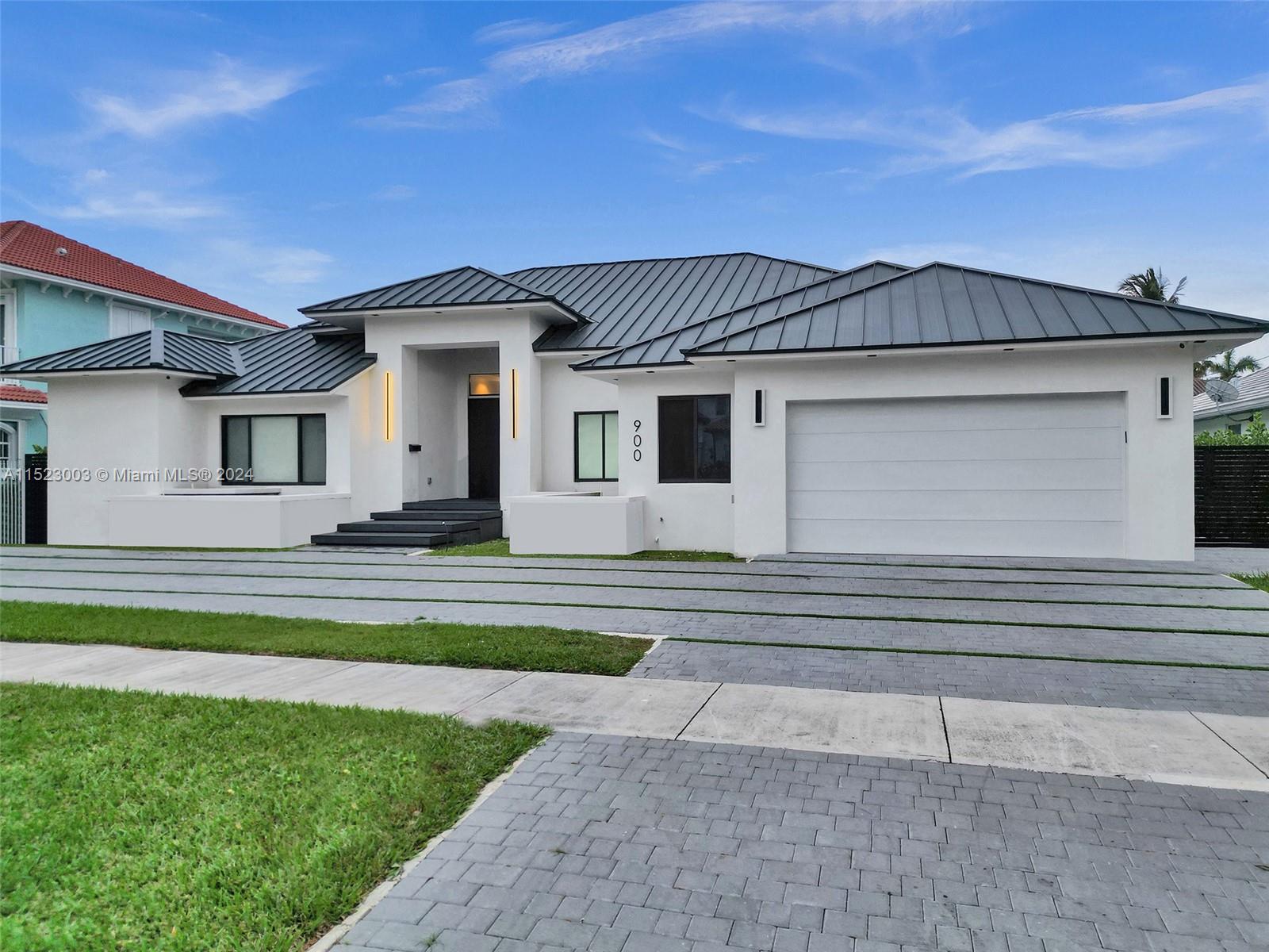 900 Washington St, Hollywood, Florida 33019, 4 Bedrooms Bedrooms, ,4 BathroomsBathrooms,Residential,For Sale,900 Washington St,A11523003